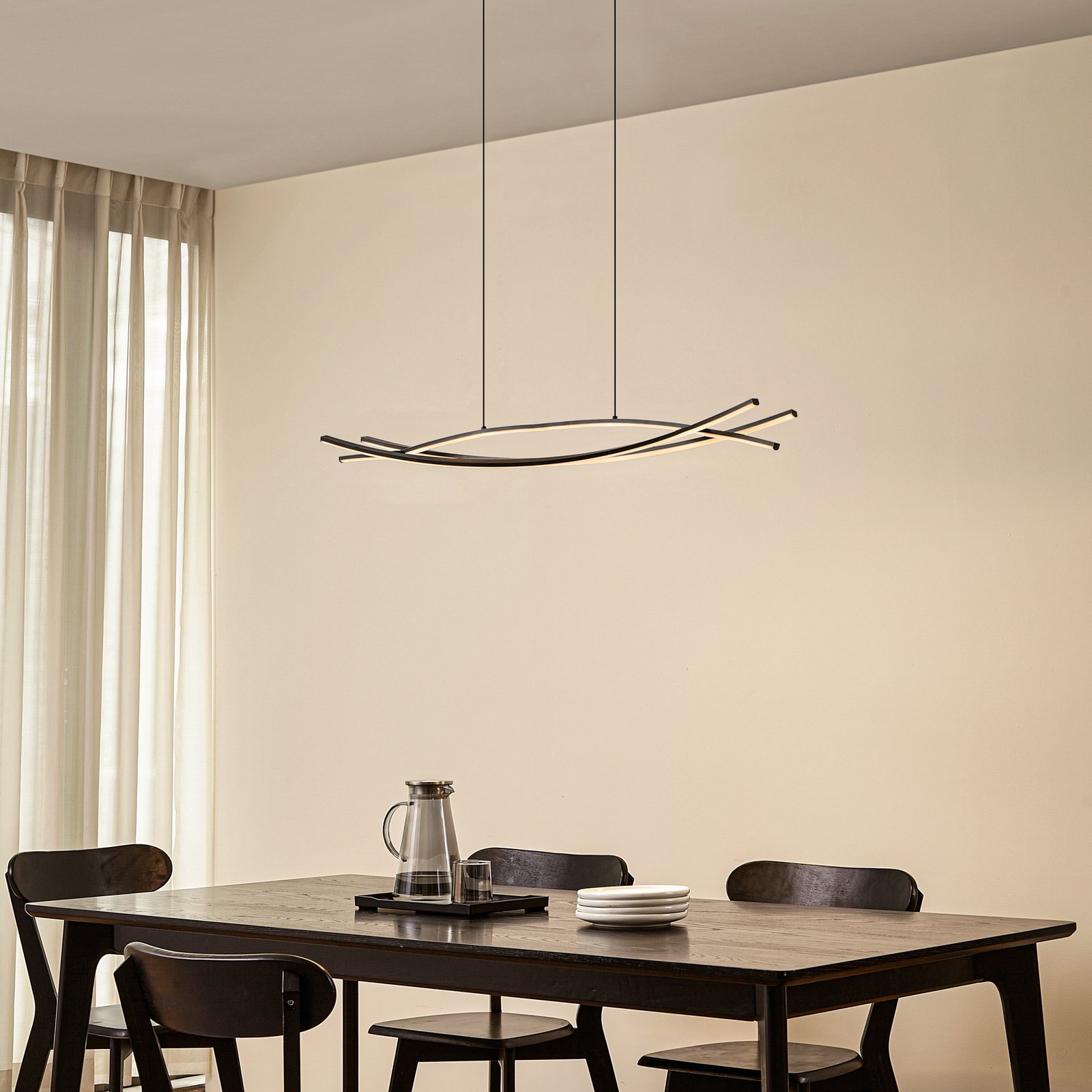 Suspension LED Lucande Sayori, 98 cm, noir, à intensité variable
