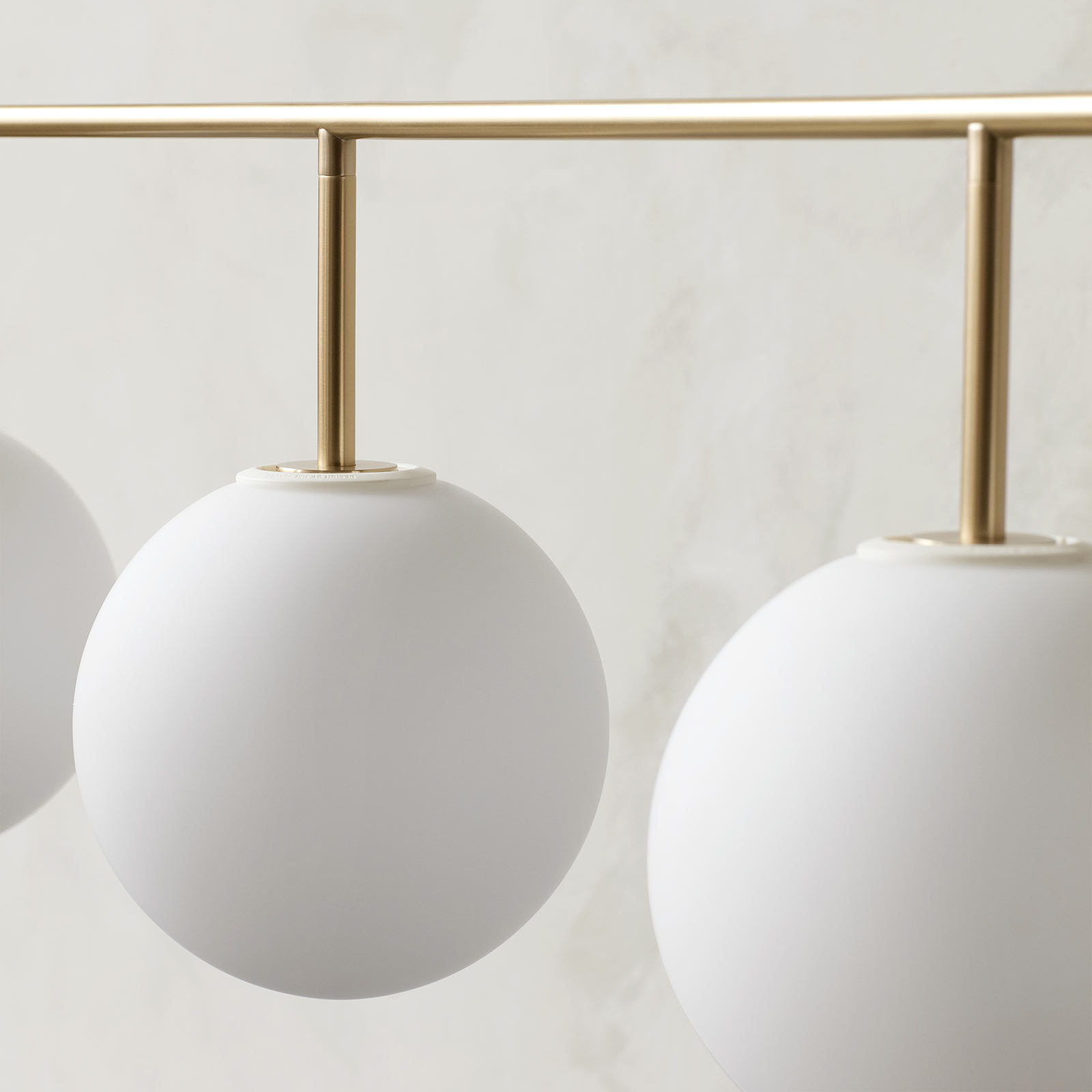 Menu TR Bulb LED pendant 4-bulb in brass