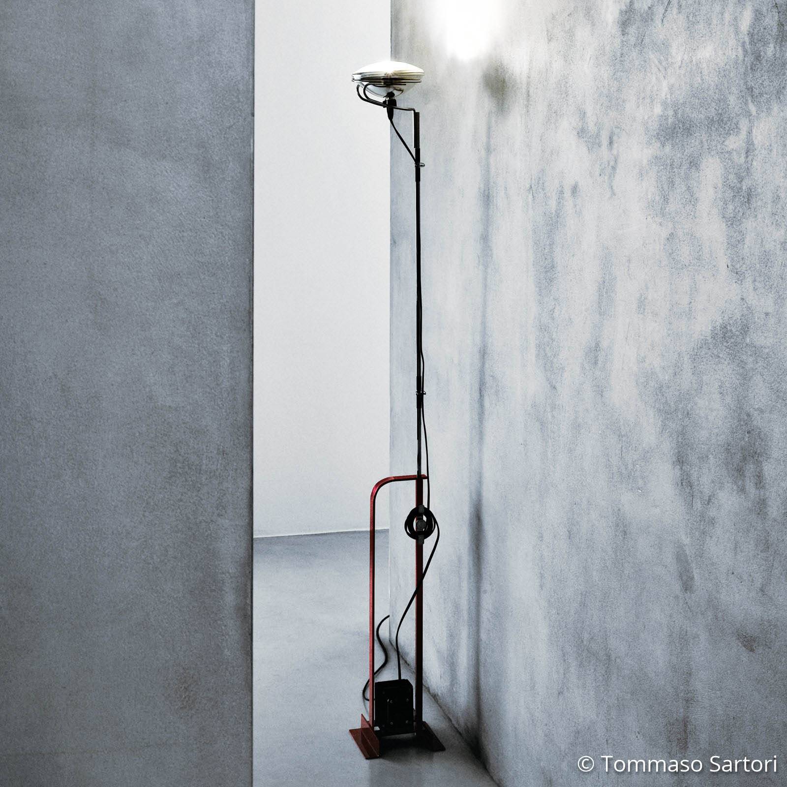 FLOS Toio designerska lampa stojąca Gx16d-LED czerwona