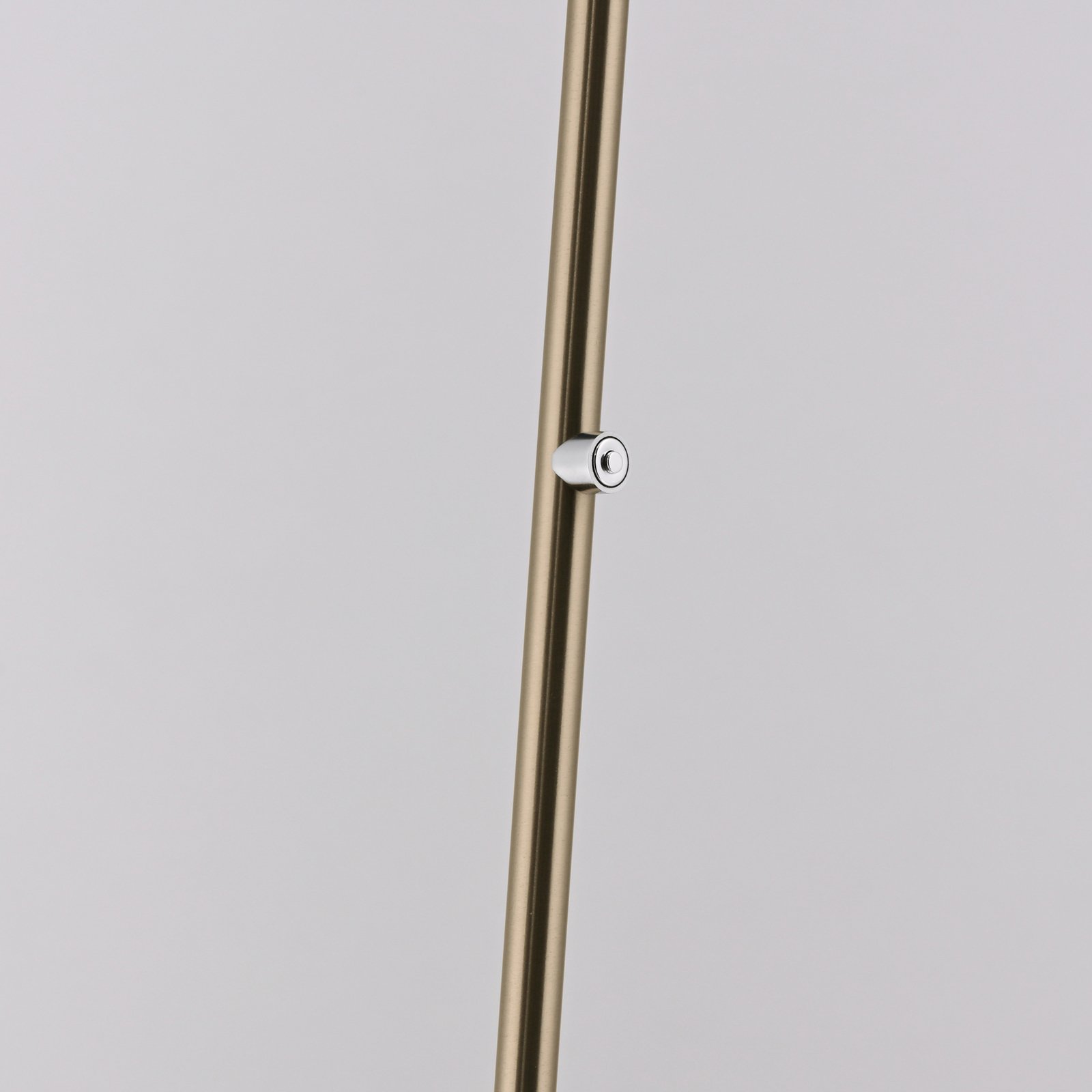 Paul Neuhaus piantana LED Akku-Bente, ottone, CCT, USB-C