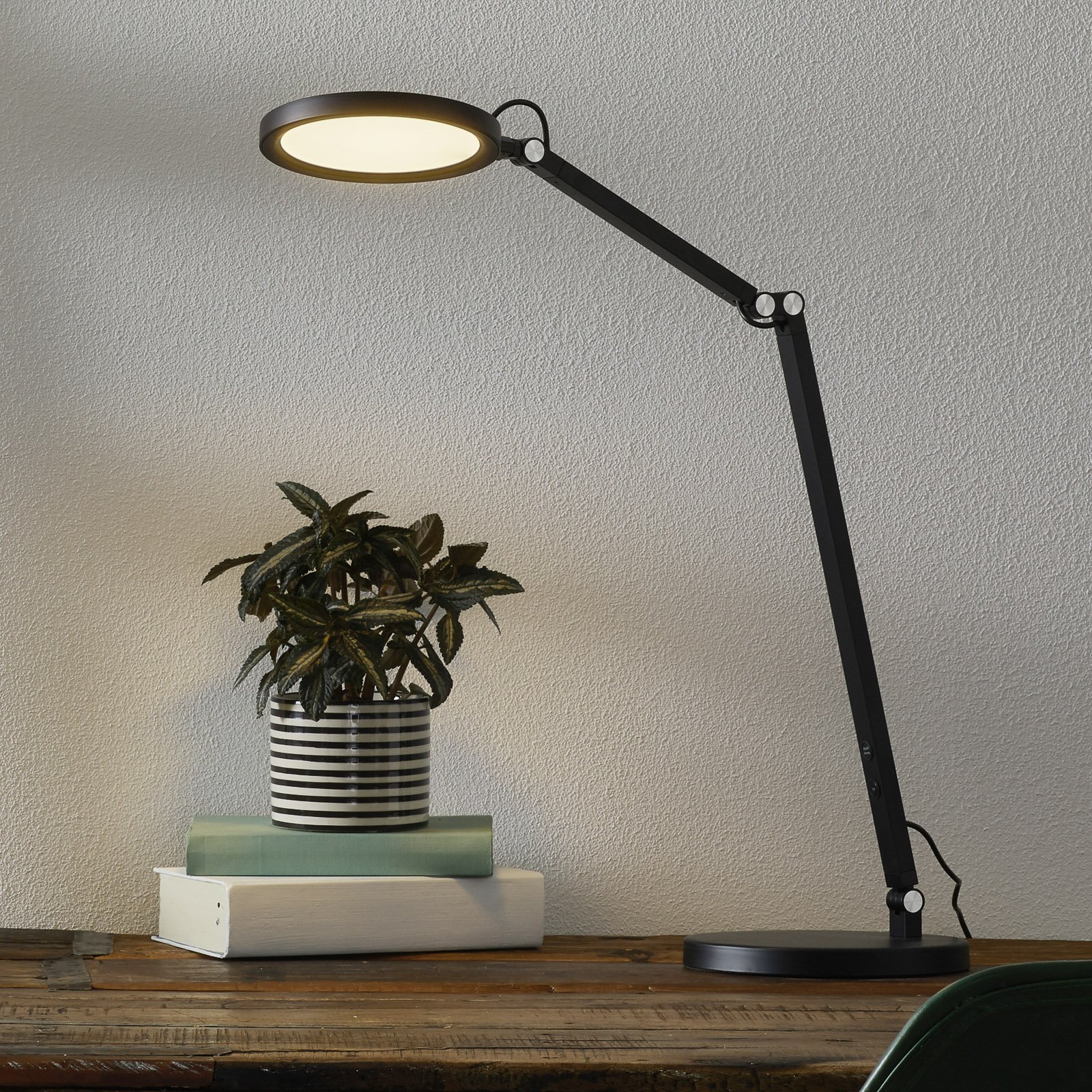 LED-skrivbordslampa Regina med dimmer, svart