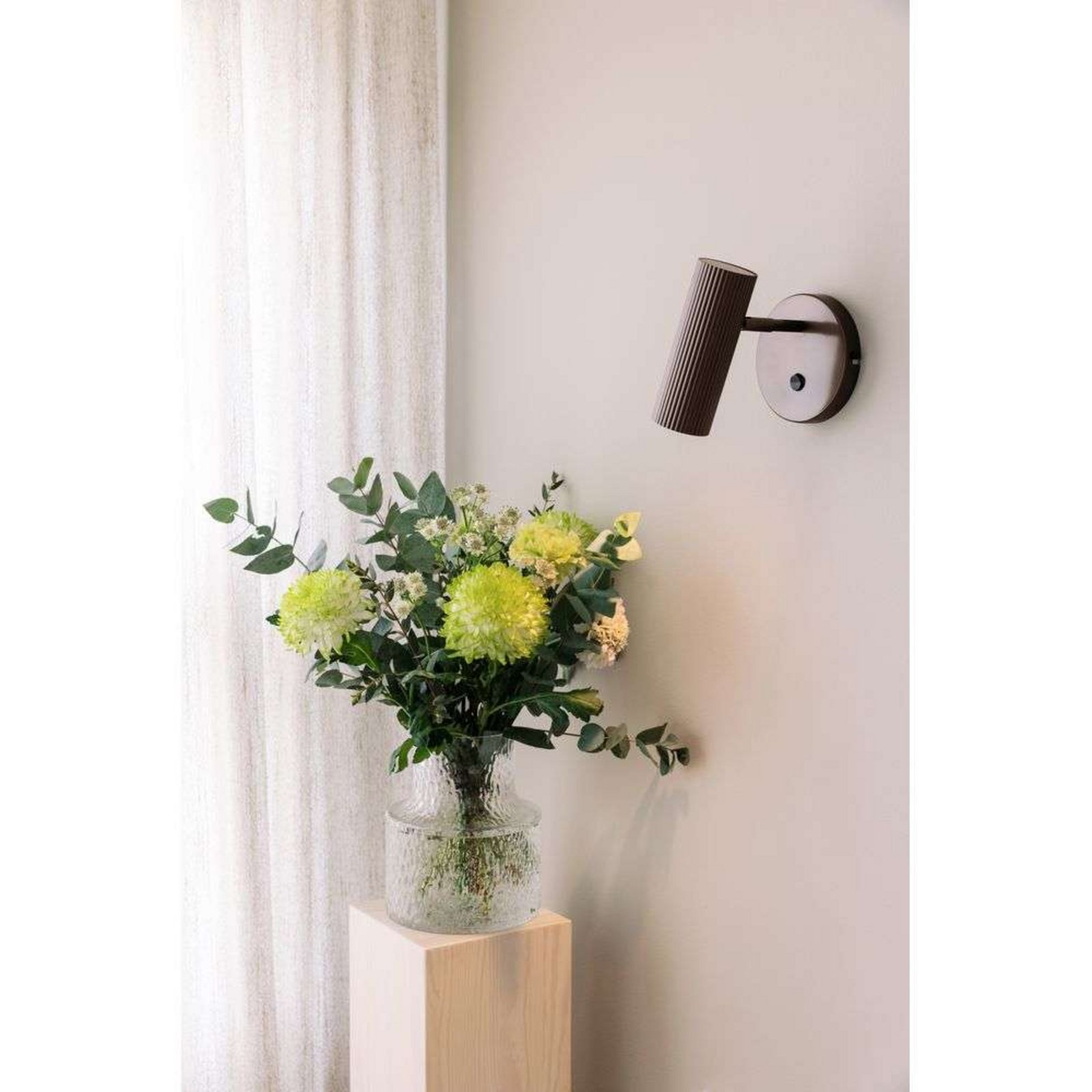 Hubble Stenska Svetilka Bronasta - Globen Lighting Hubble Stenska Svetilka Bronasta - Globen Lighting