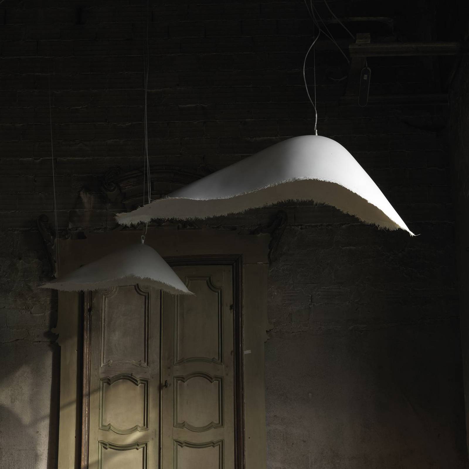 Lampa wisząca Karman Moby Dick, długość 150 cm, włókno szklane, biały