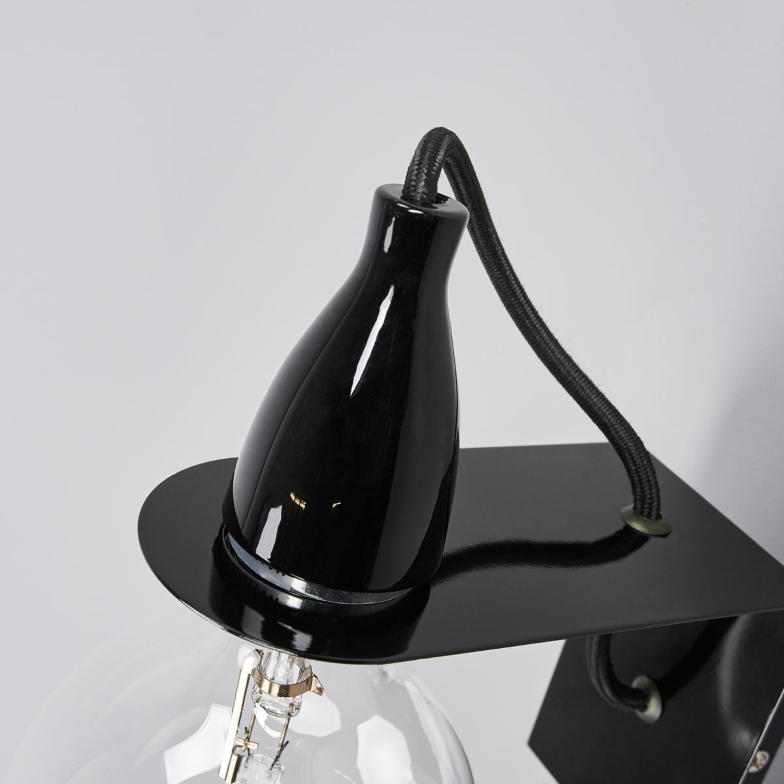 Čierne dizajnérske nástenné svietidlo Minimal