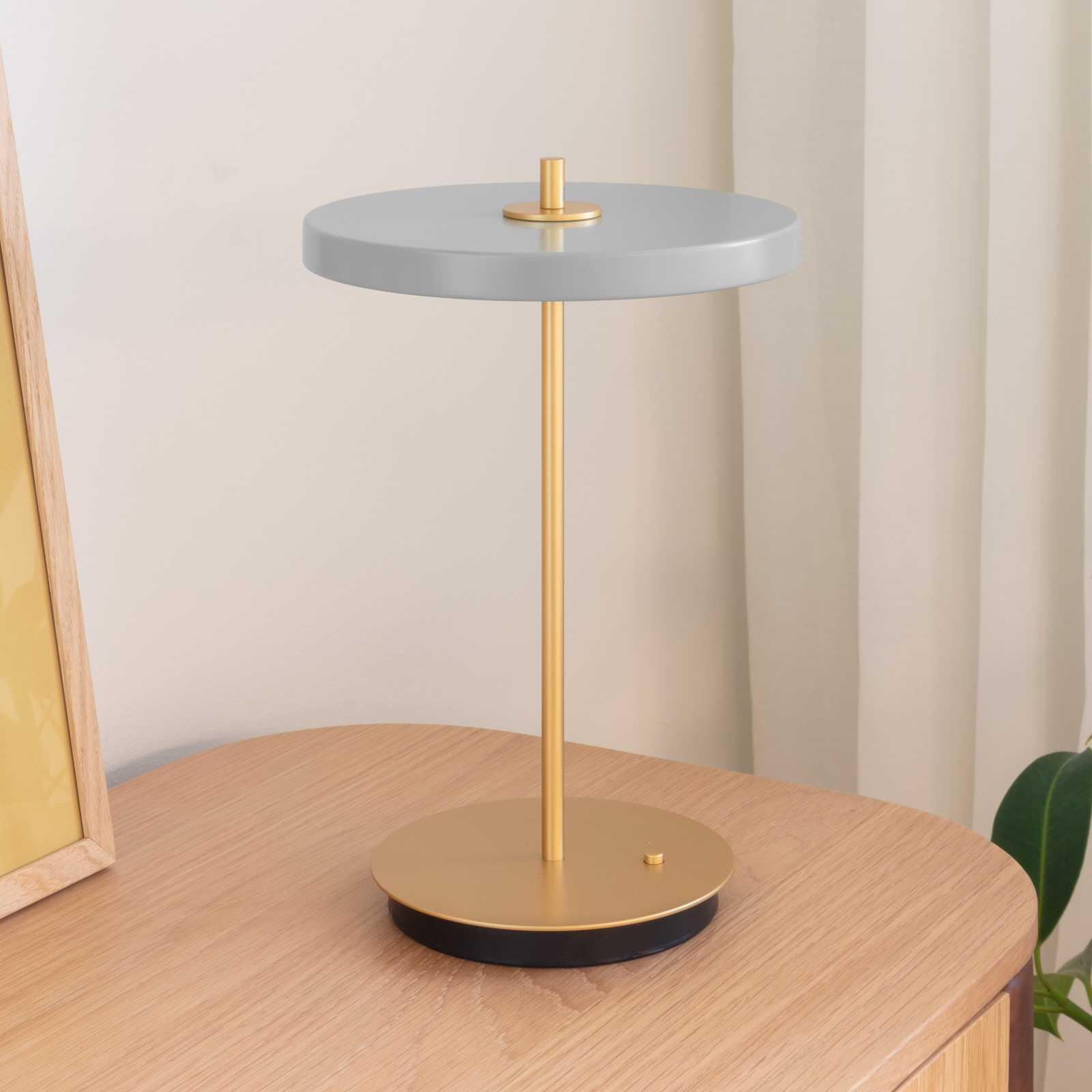 Asteria Move LED rechargeable table lamp, fog/brass, 31 cm - UMAGE