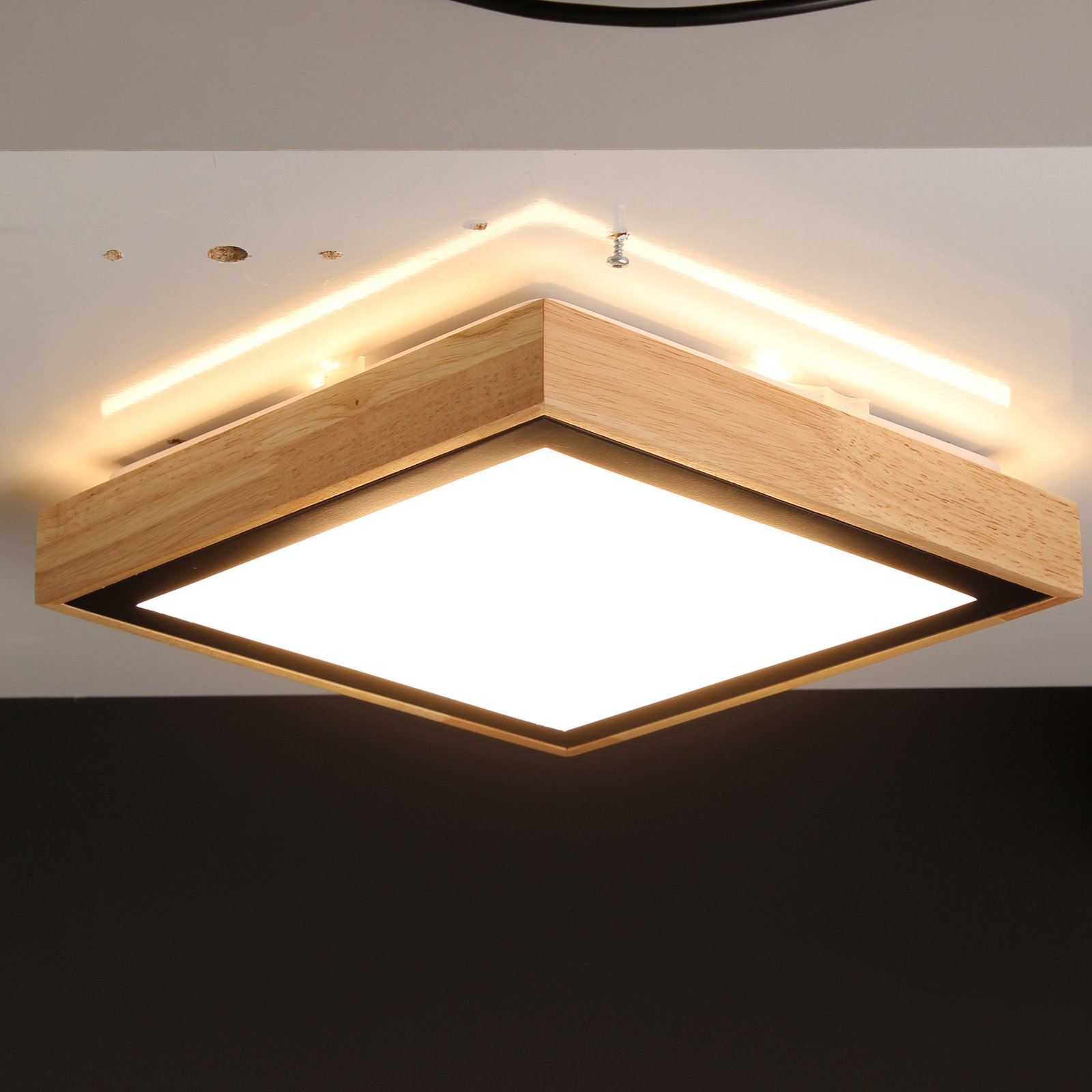 LED-taklampe Solstar, kantet, 28,5 x 28,5 cm