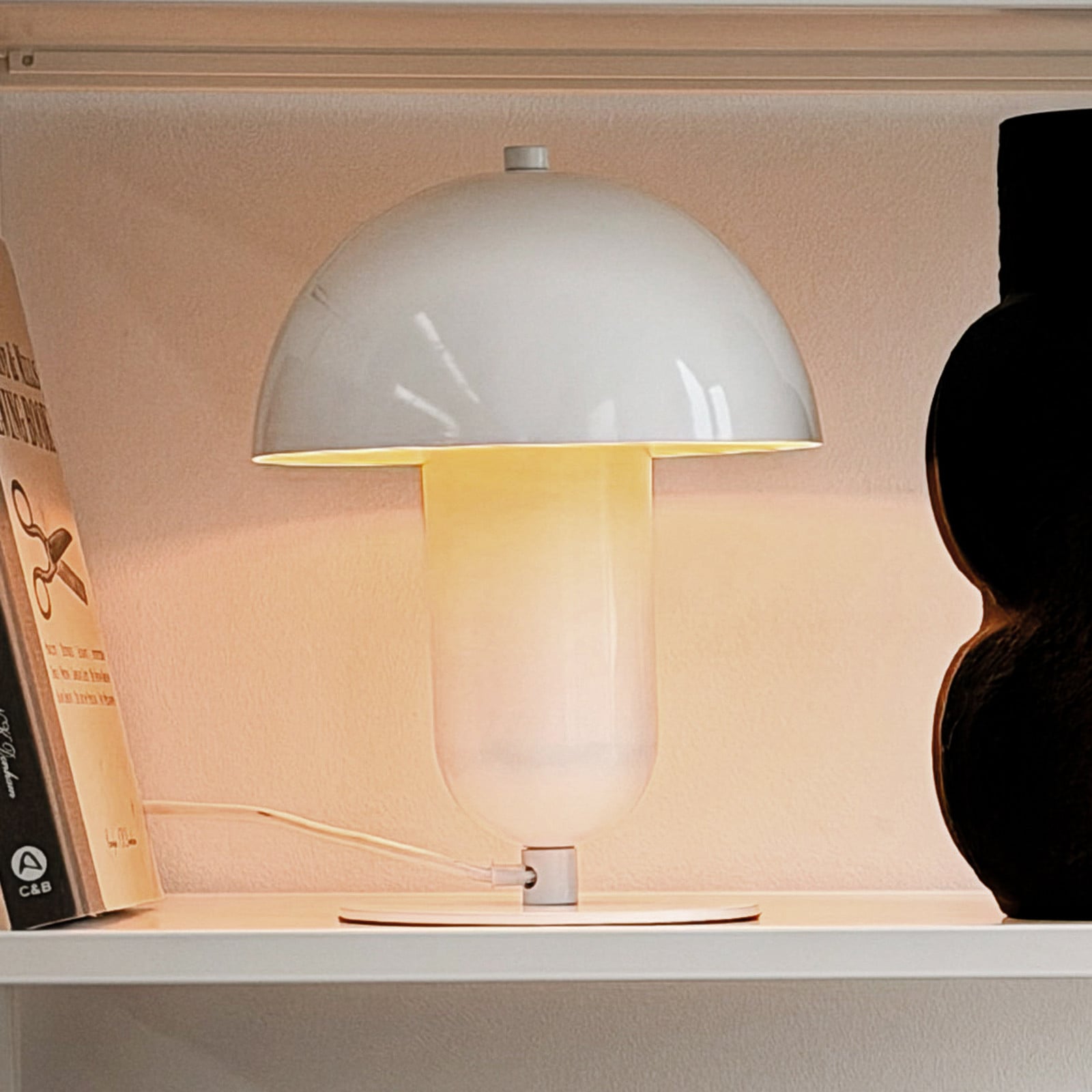 Movie bordslampa, vit, metall, E27 – Dyberg Larsen - Vardagsrum - Design - Med en ljuskälla