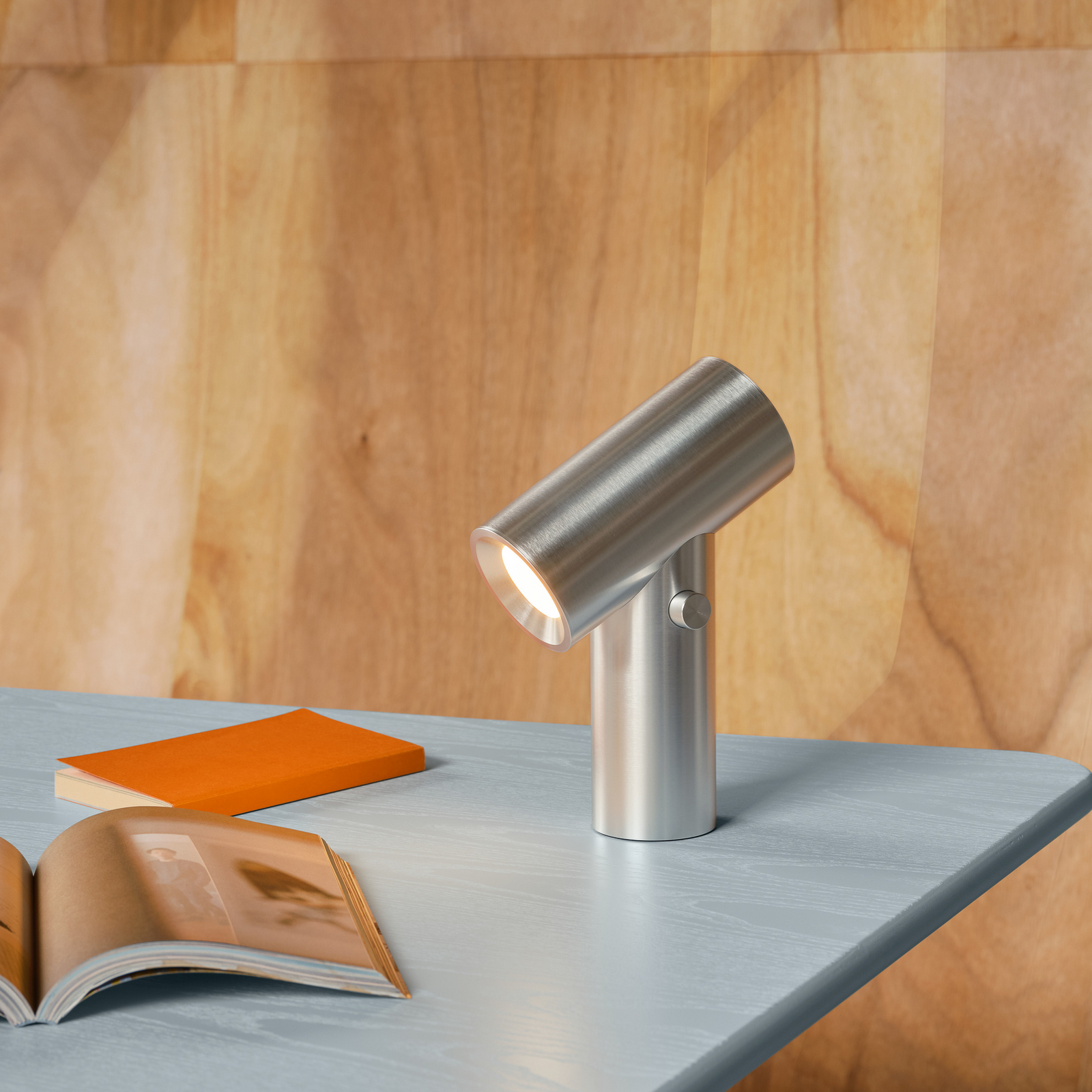 Stolová LED lampa Beam s LED a akumulátorom, sivá z hliníka, stmievateľná, IP56 Stolová LED lampa Beam s LED a akumulátorom, sivá z hliníka, stmievateľná, IP56