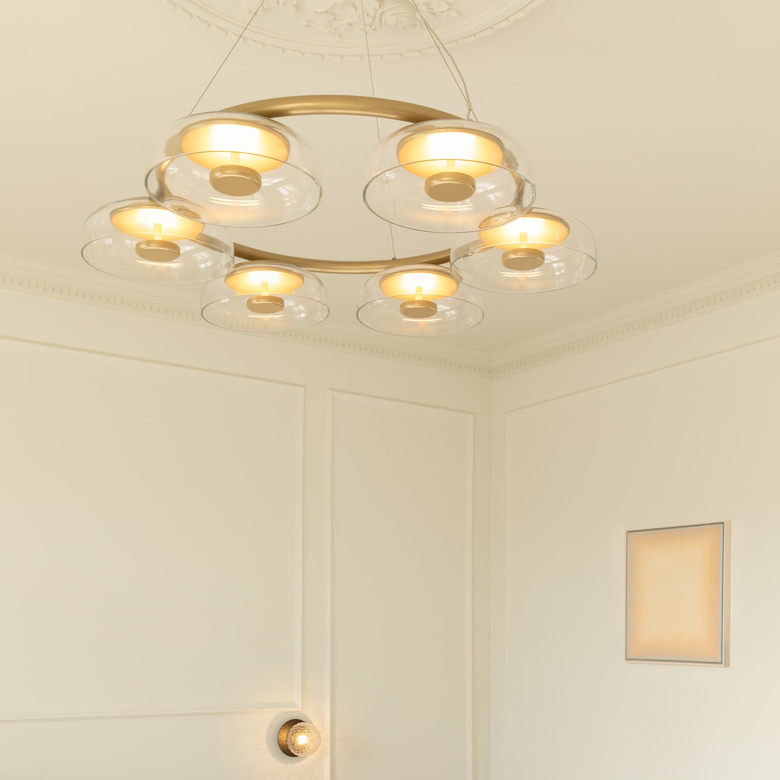 Blossi 6 lysekrone, gull/klar, Ø 80 cm, 6 lyskilder - Nuura