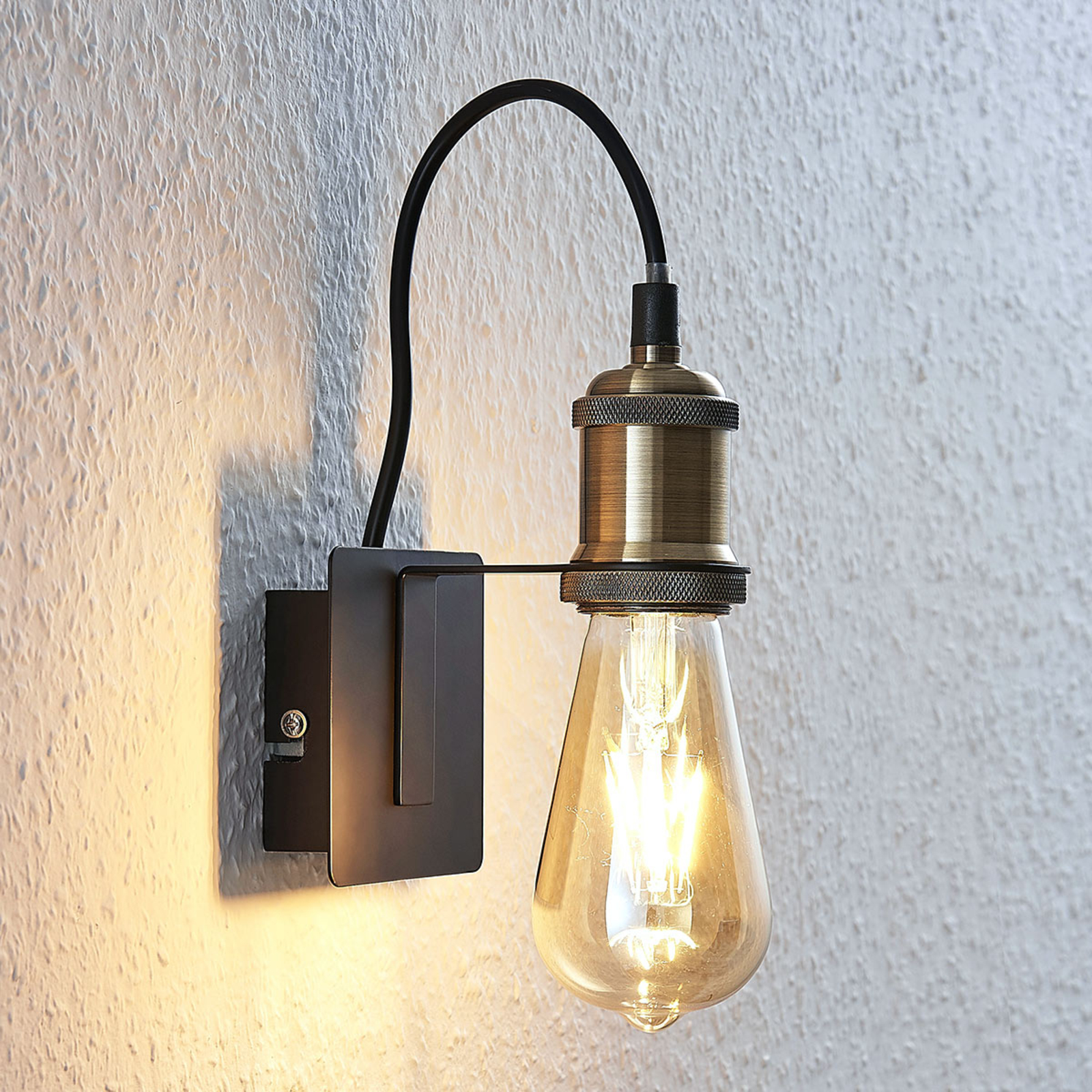 Lindby Vintage wall light Aurella, antique brass, for Living / Dining Room, metal, E27, 60 W, energy efficiency: A++, L: 7 cm, W: 15.6 cm, H: 12.1 cm
