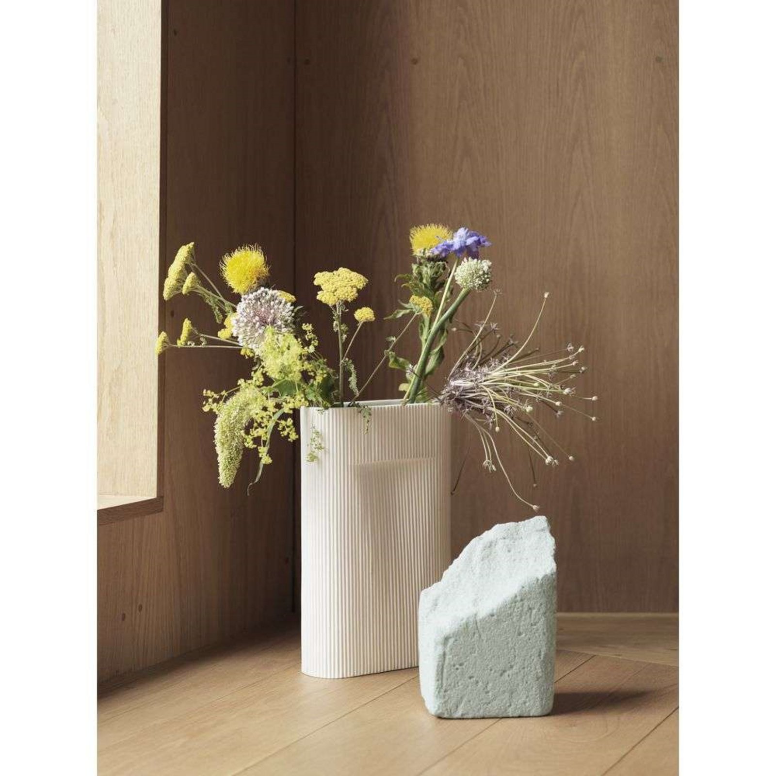 Ridge Vase H35 Off-White - Muuto