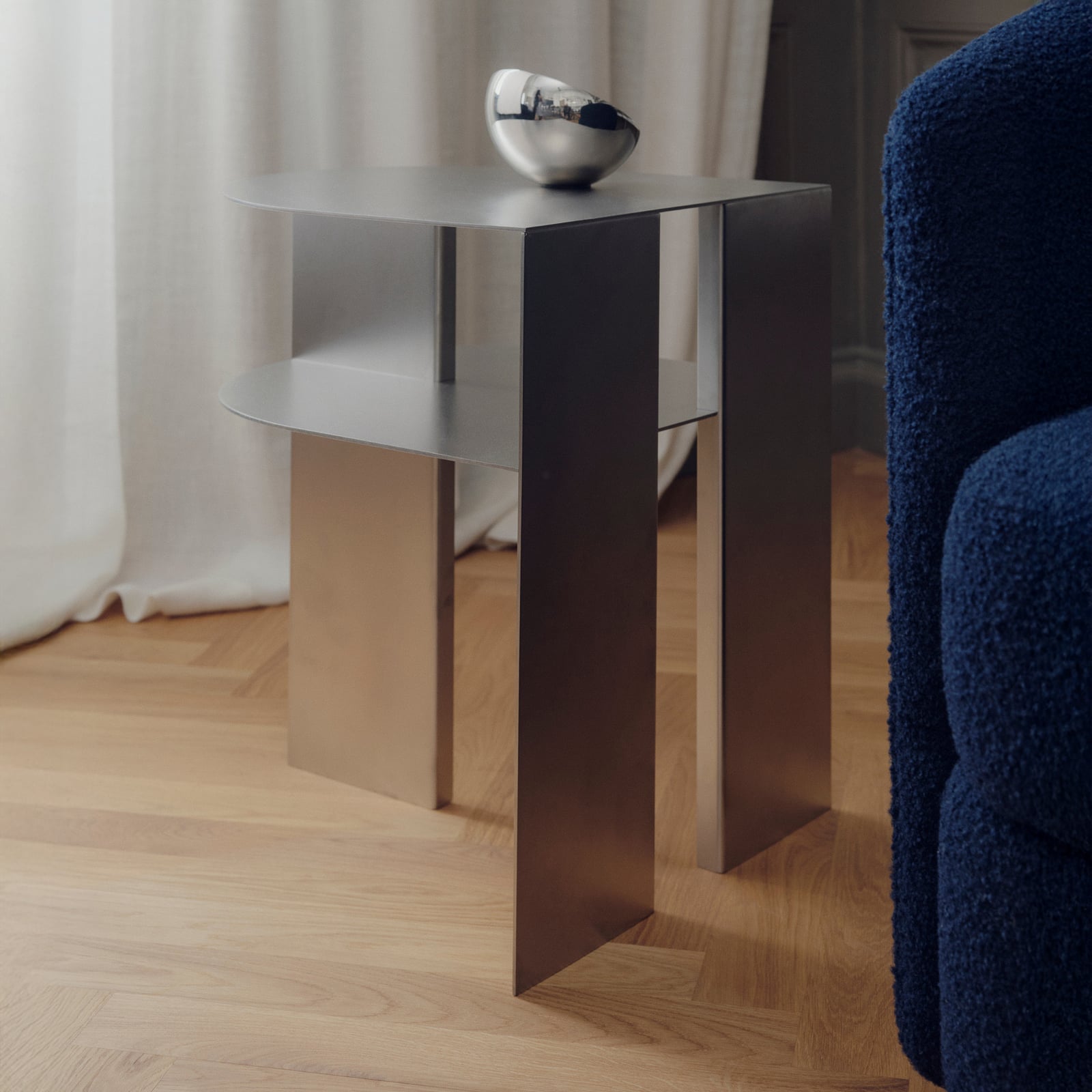 Rand sidebord, sandfarget, 48 cm, stål – New Works