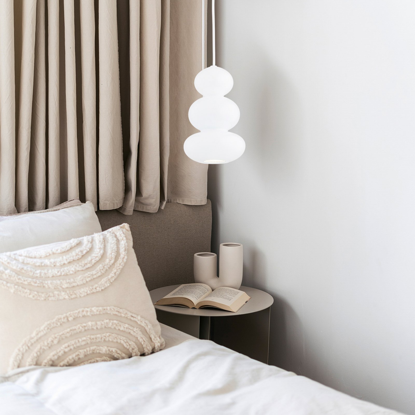 Oman pendant light, glossy white, glass, Ø 14 cm
