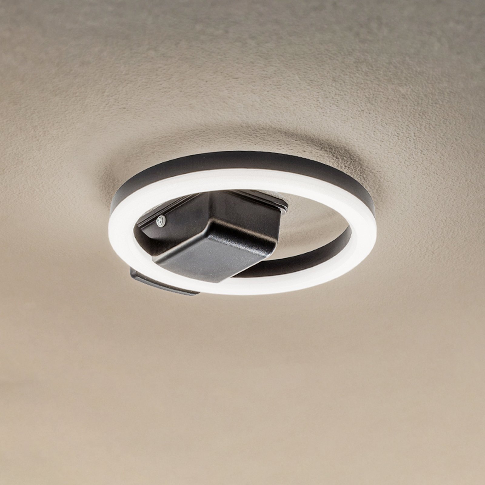 Lindby LED venkovní stropní svítidlo Finian, Ø 22 cm, CCT, stmívatelné