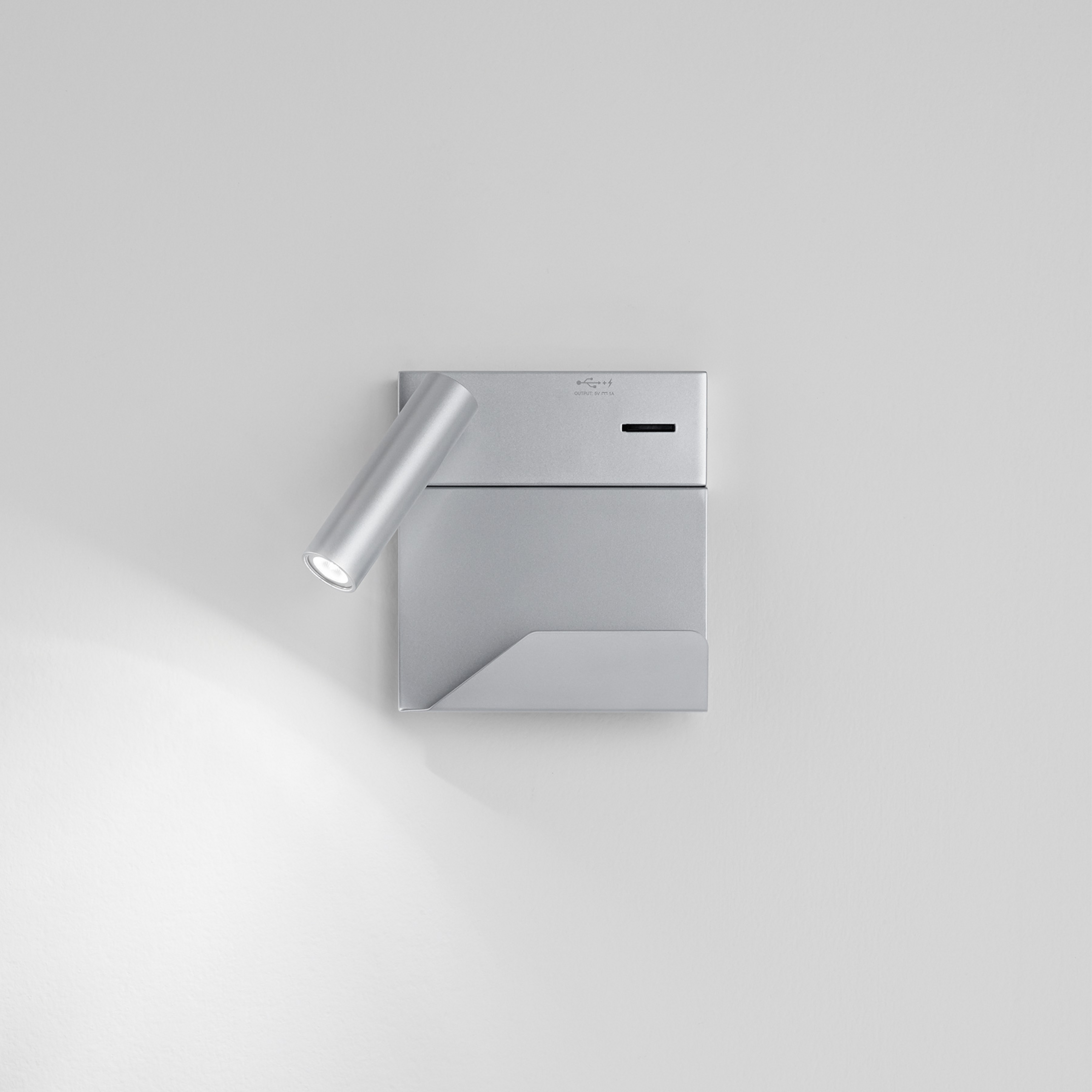 Egger DLS LED-Wandleuchte Rona, USB-Port, Ablage
