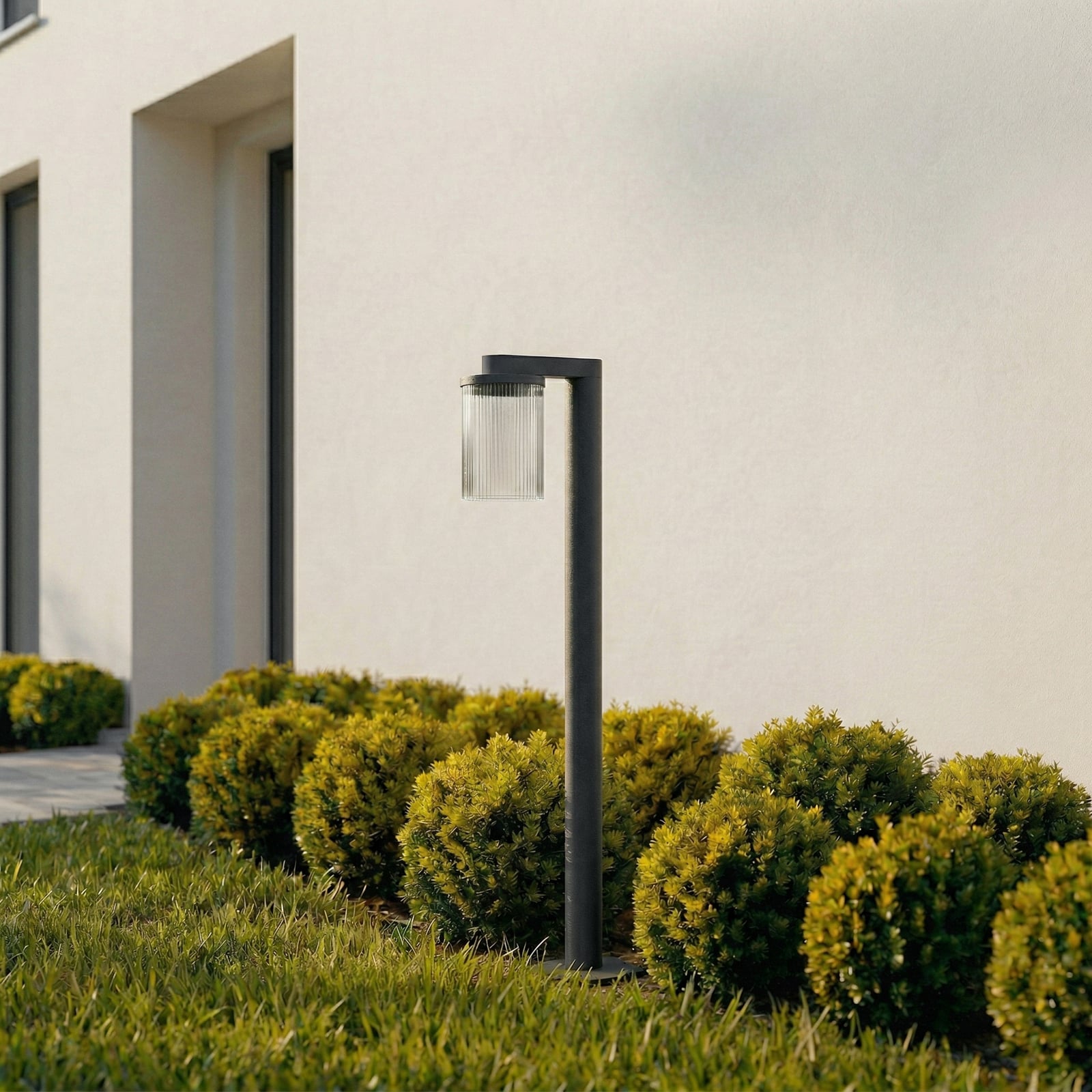 Lucande Lampione a LED Beelia, antracite, 90 cm, scanalato