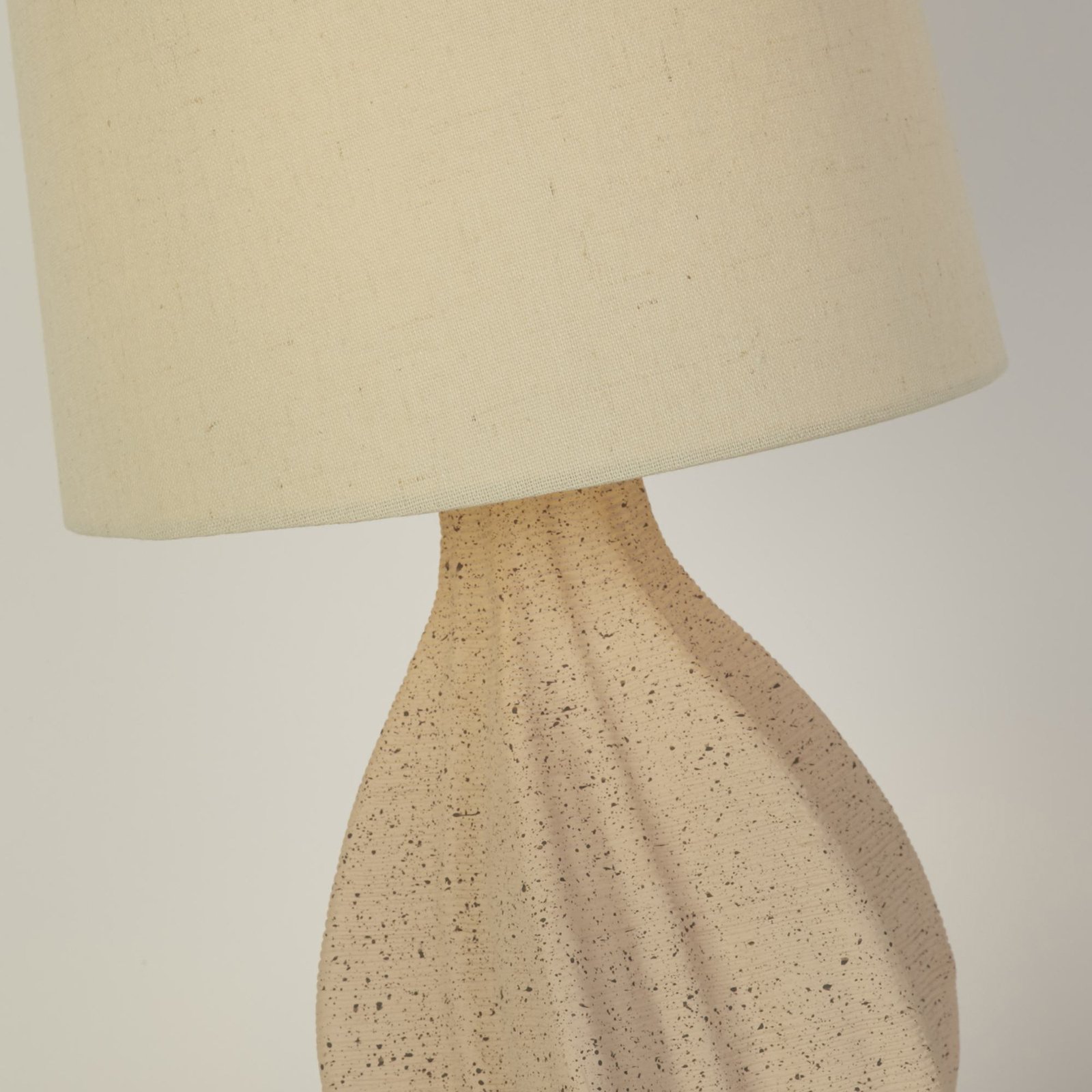 Lampada da tavolo Twist, beige, altezza 46 cm, tessuto/ceramica