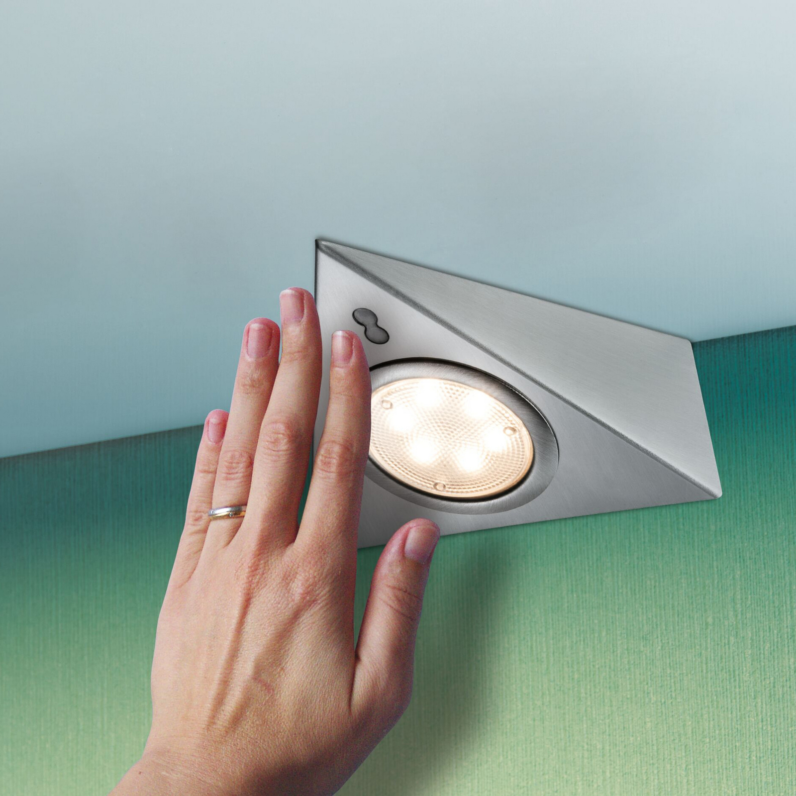 Lampă LED Paulmann pentru dulapuri, model triunghiular, din fier, cu senzor, Lampă LED Paulmann pentru dulapuri, model triunghiular, din fier, cu senzor,