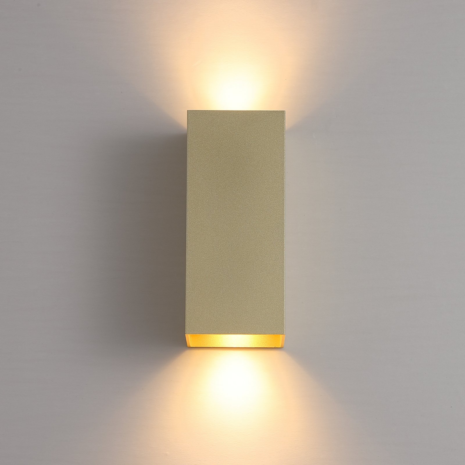 Sienas lampa London Square, zelta krāsā, augstums 15 cm, 2 spuldzes.