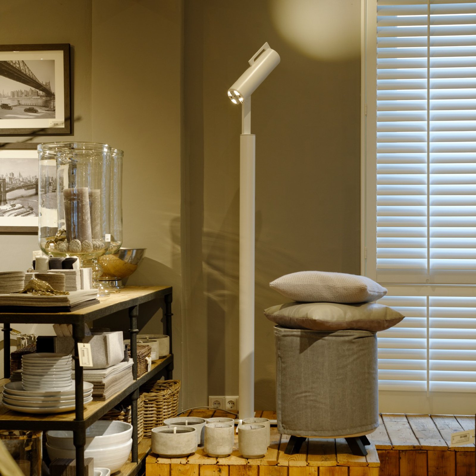 BYOK Barrone LED floor lamp, dimmable