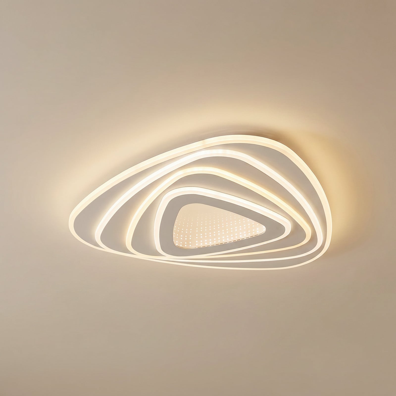 Rebeka LED-taklampa, CCT, 48 x 49 cm, fj&auml;rrkontroll Lindby - Vardagsrum - Modern - Metall - Triangul&auml;r