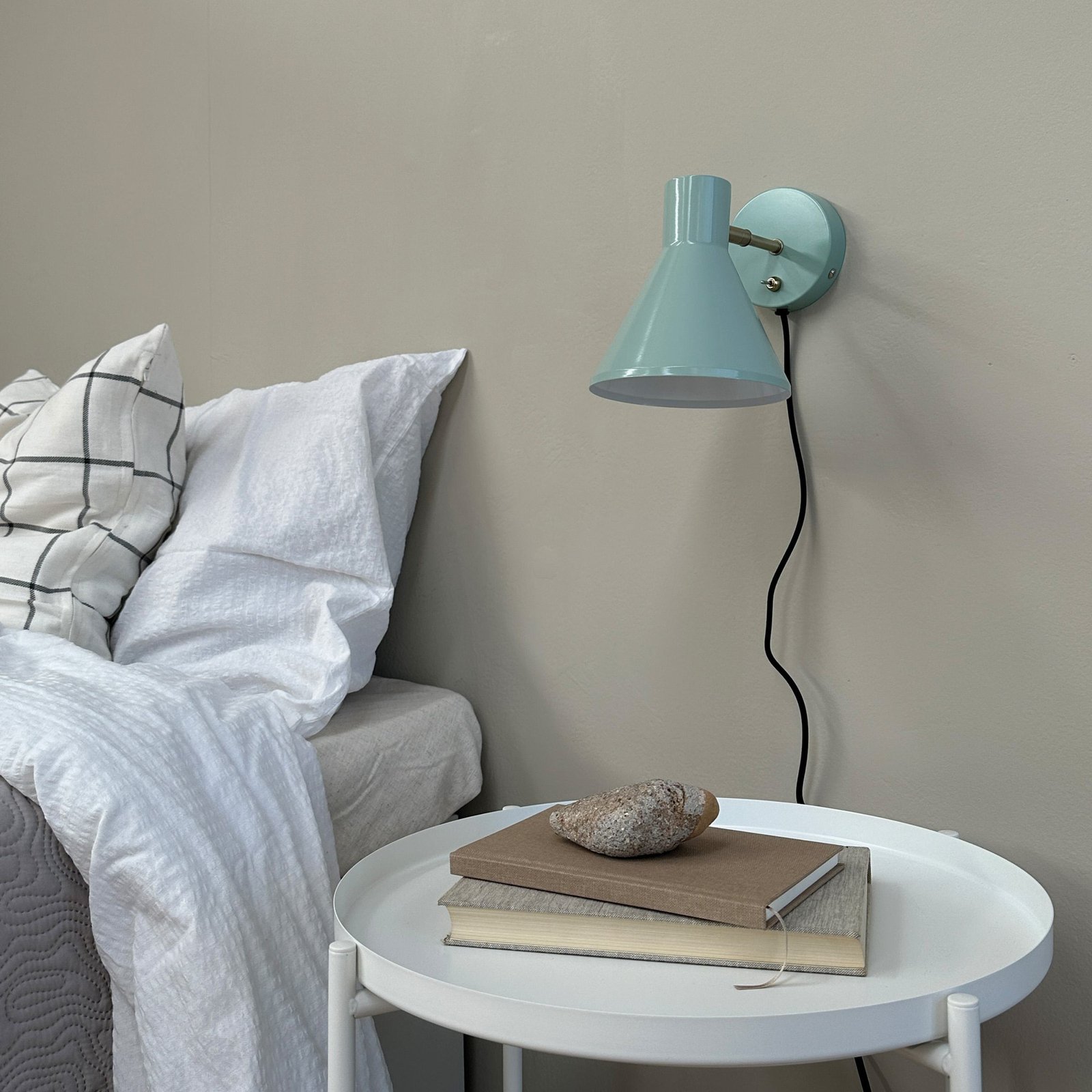 Dyberg Larsen Sleep wall lamp, mint green, Ø 15 cm, steel