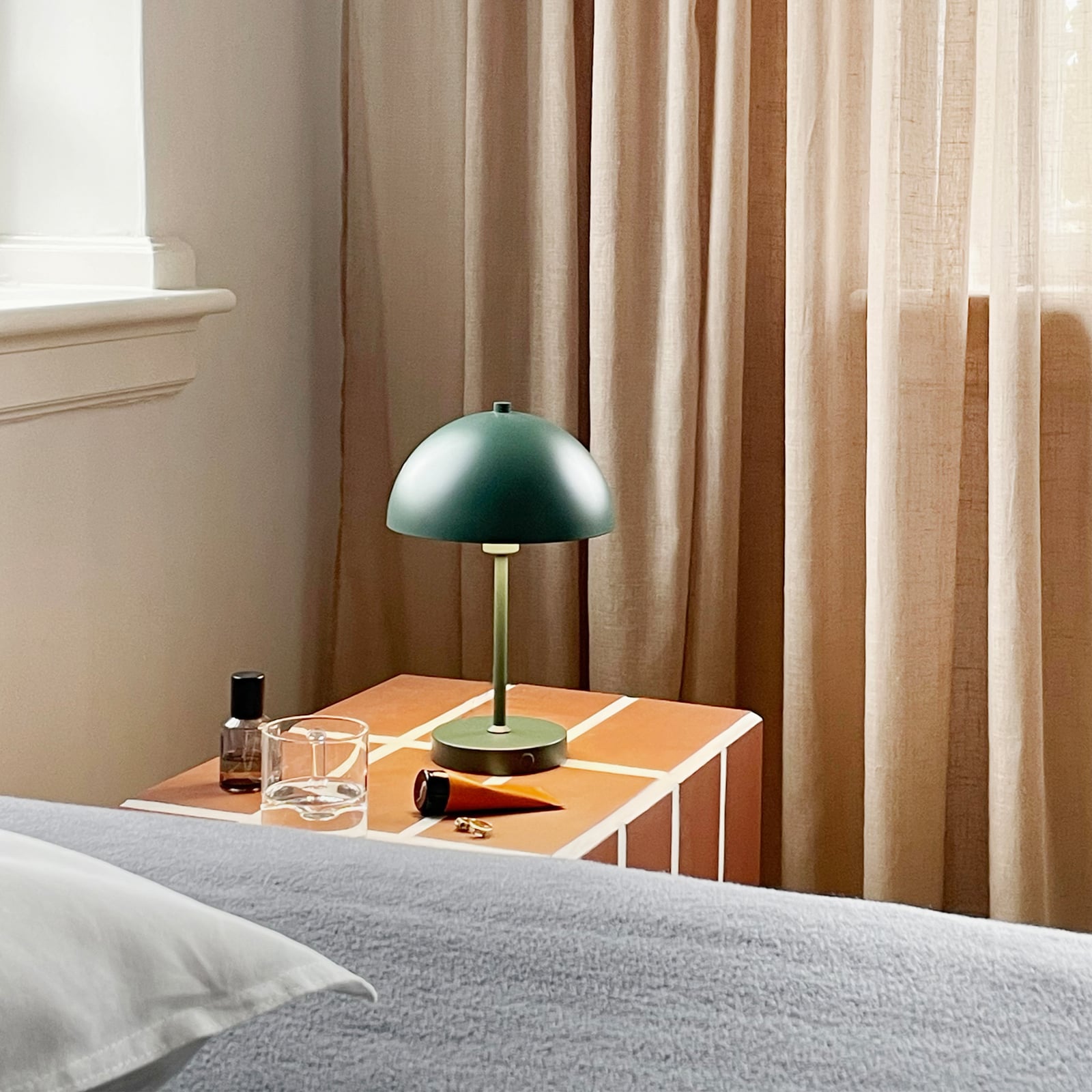 Stockholm LED table lamp, dark green - Dyberg Larsen