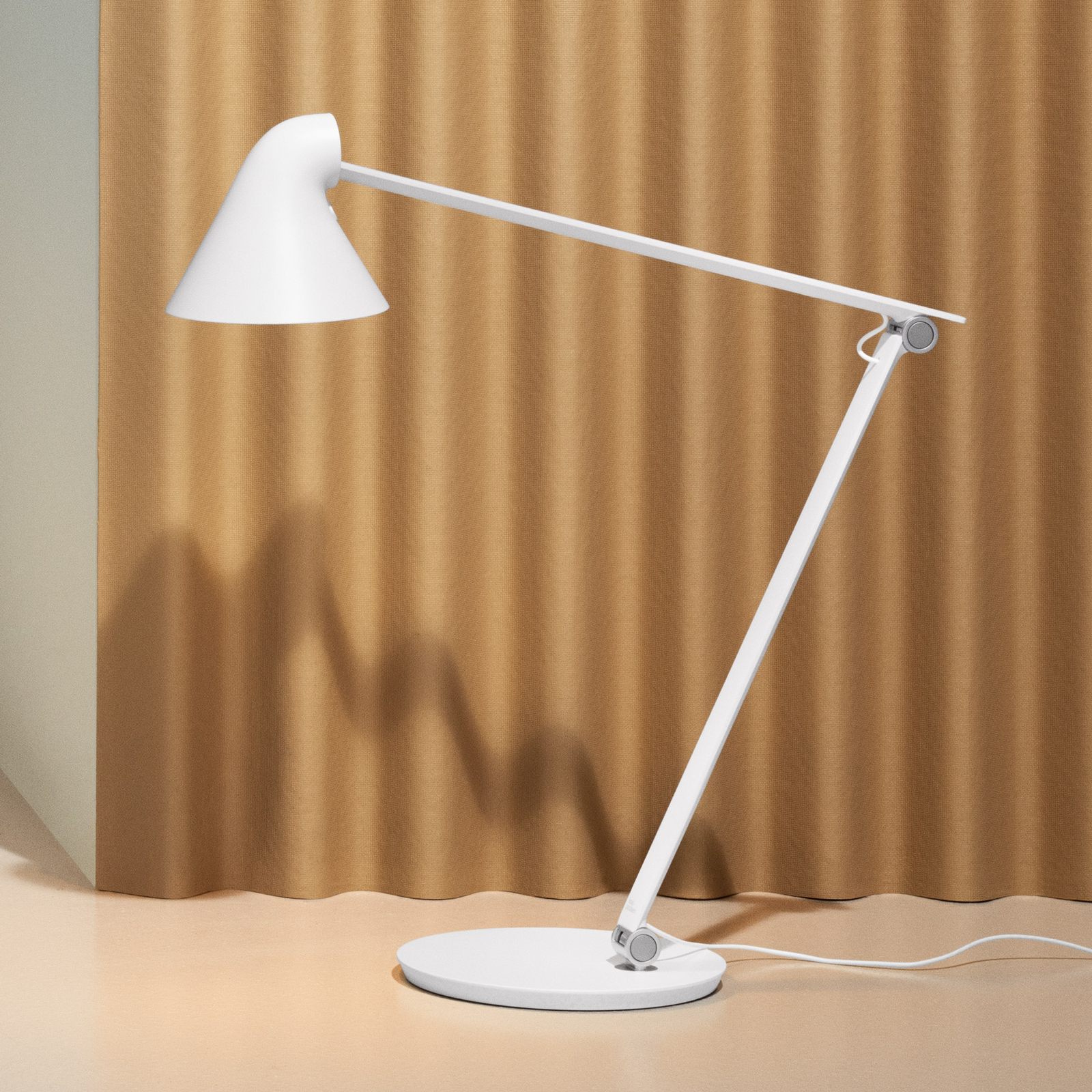 Louis Poulsen NJP table lamp, base 3,000 K white