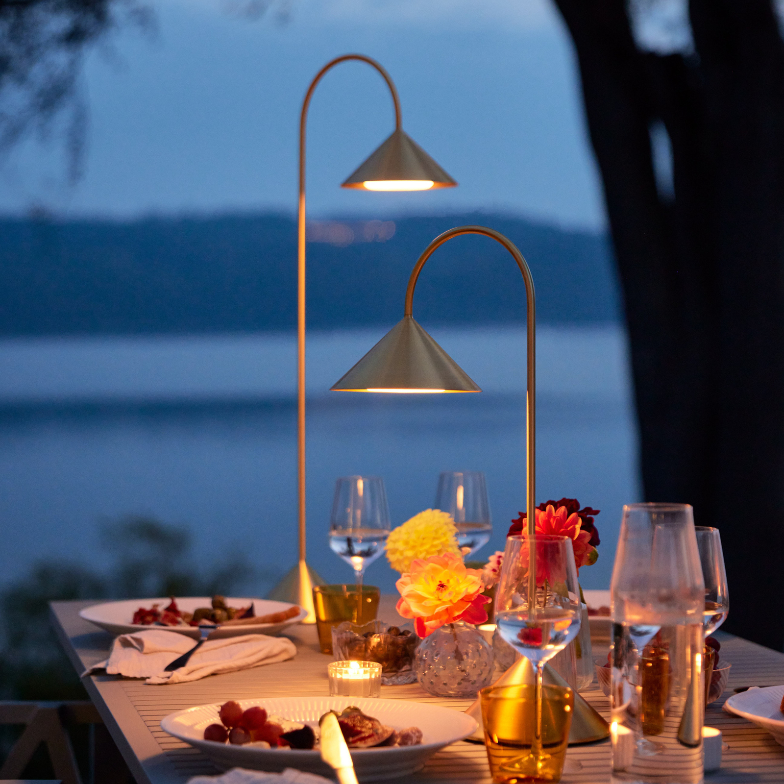Grasp Portable Stolní Lampa H47 Solid Brass - Frandsen