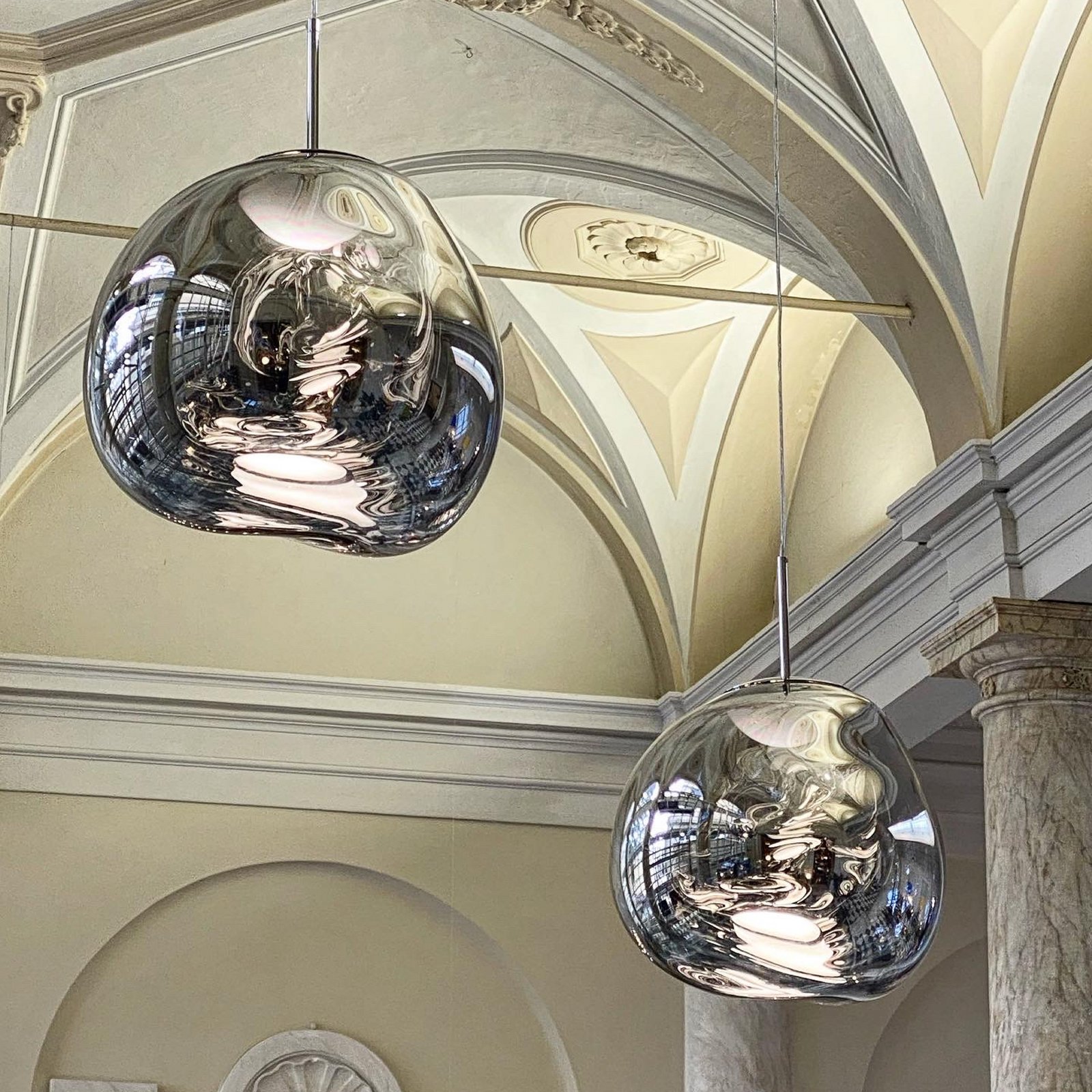 Tom Dixon LED hanging light Melt Mini, Ø 28 cm, chrome-coloured