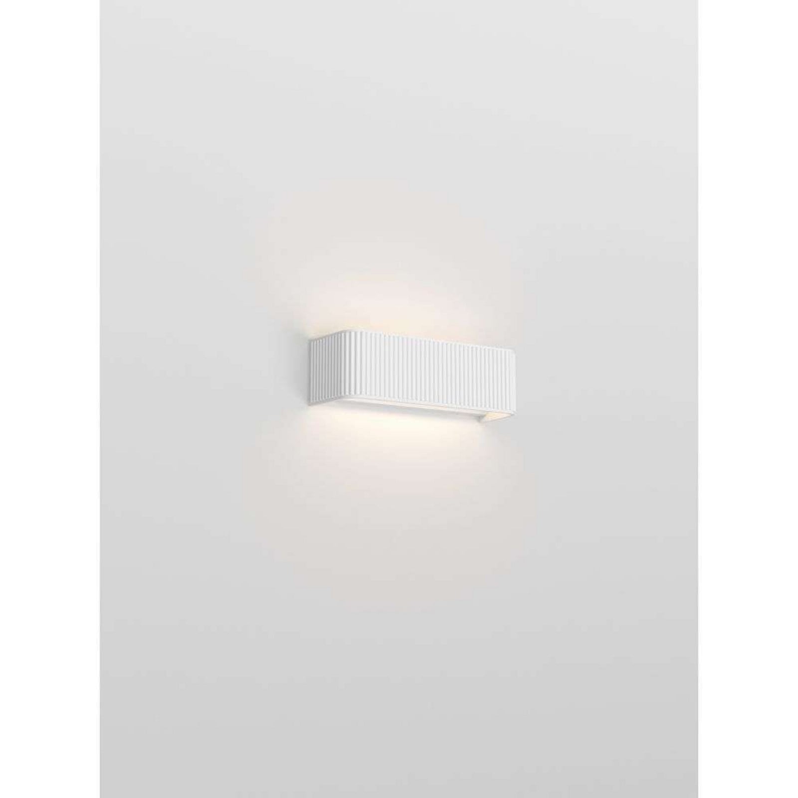 Dresscode W2 v&auml;gglampa, 2700K, dimbar, 90 cm, vit Rotaliana - Vardagsrum - Aluminium