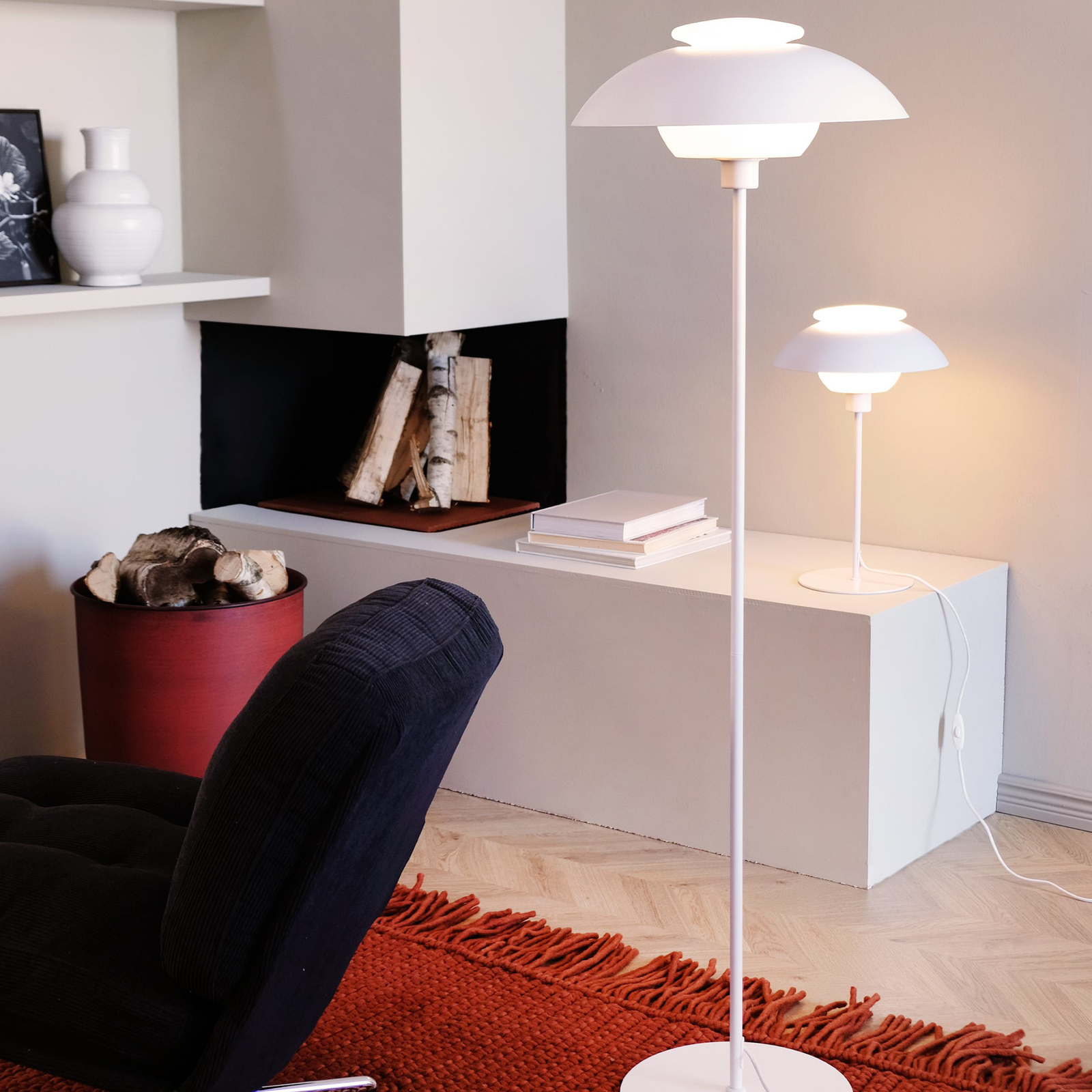 Dyberg Larsen Lampadaire Opus, blanc mat, hauteur 135 cm, métal