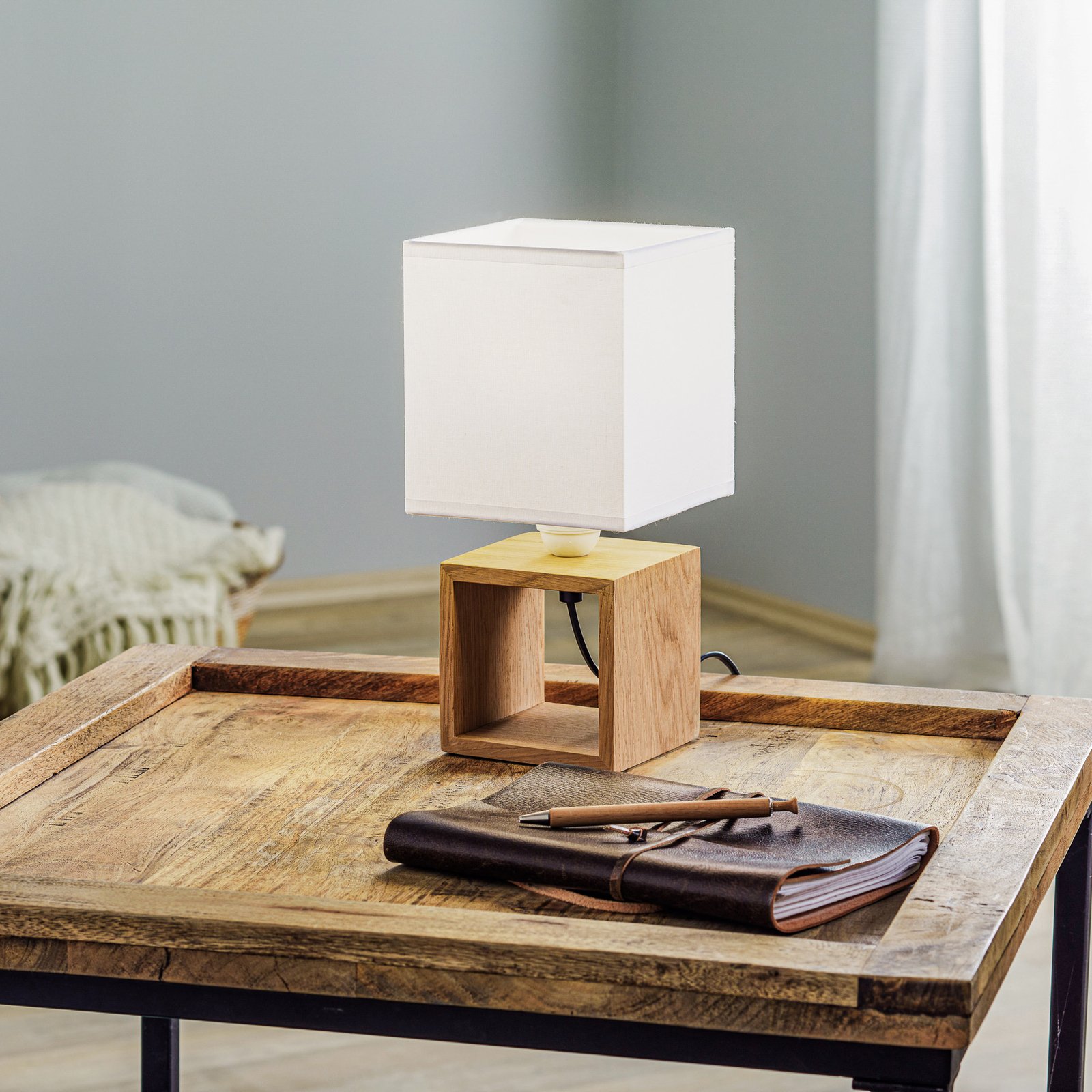 Monas table lamp, oiled oak, white