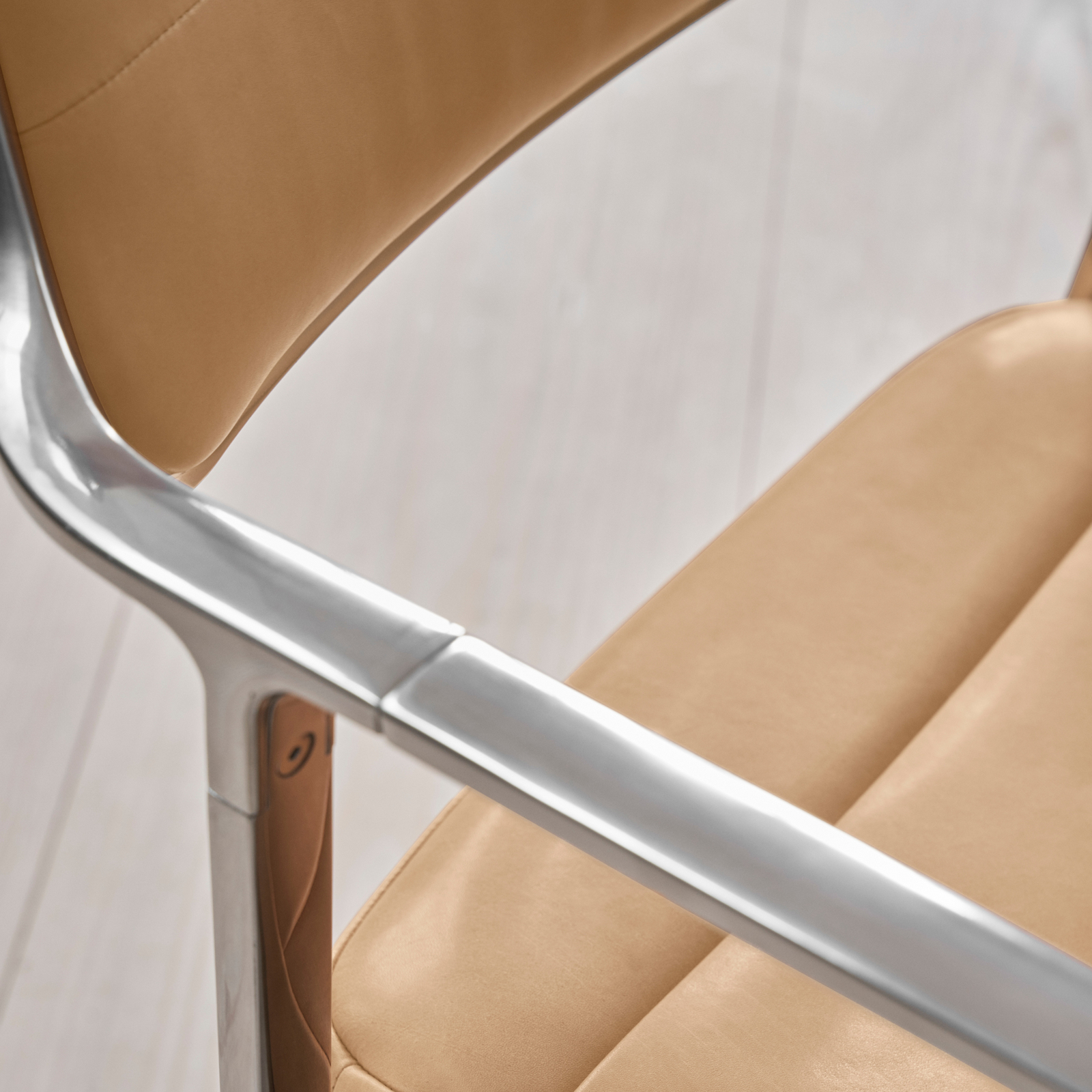 Vipp453 Swivel irodai szék, barna, bőr/alumínium – Vipp Vipp453 Swivel irodai szék, barna, bőr/alumínium – Vipp