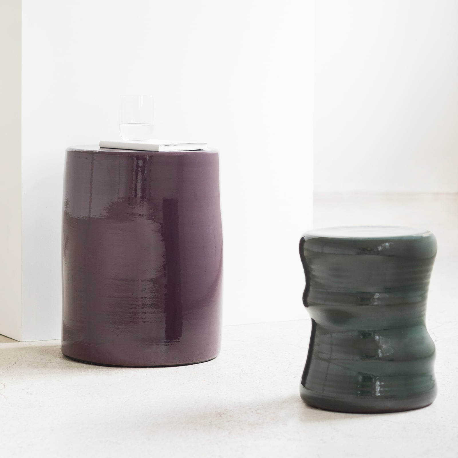 ORGANIC STOOL GREEN PAWN Sidebord/skammel, mørkegrøn, højde 34 cm – Serax