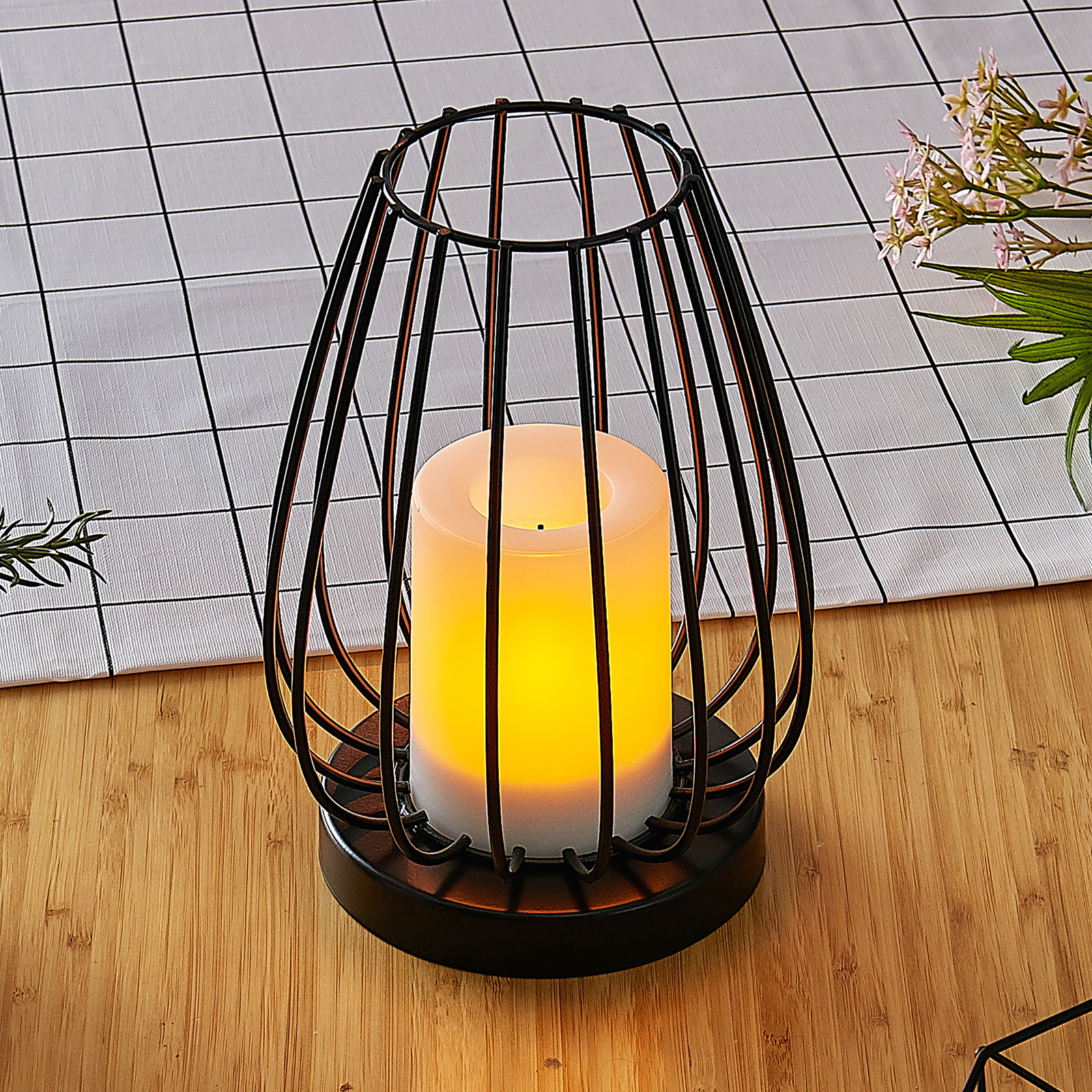 Lindby Hannika LED solar light, amber flickering light, metal, plastic, 0.06 W, energy efficiency: A+, H: 23 cm