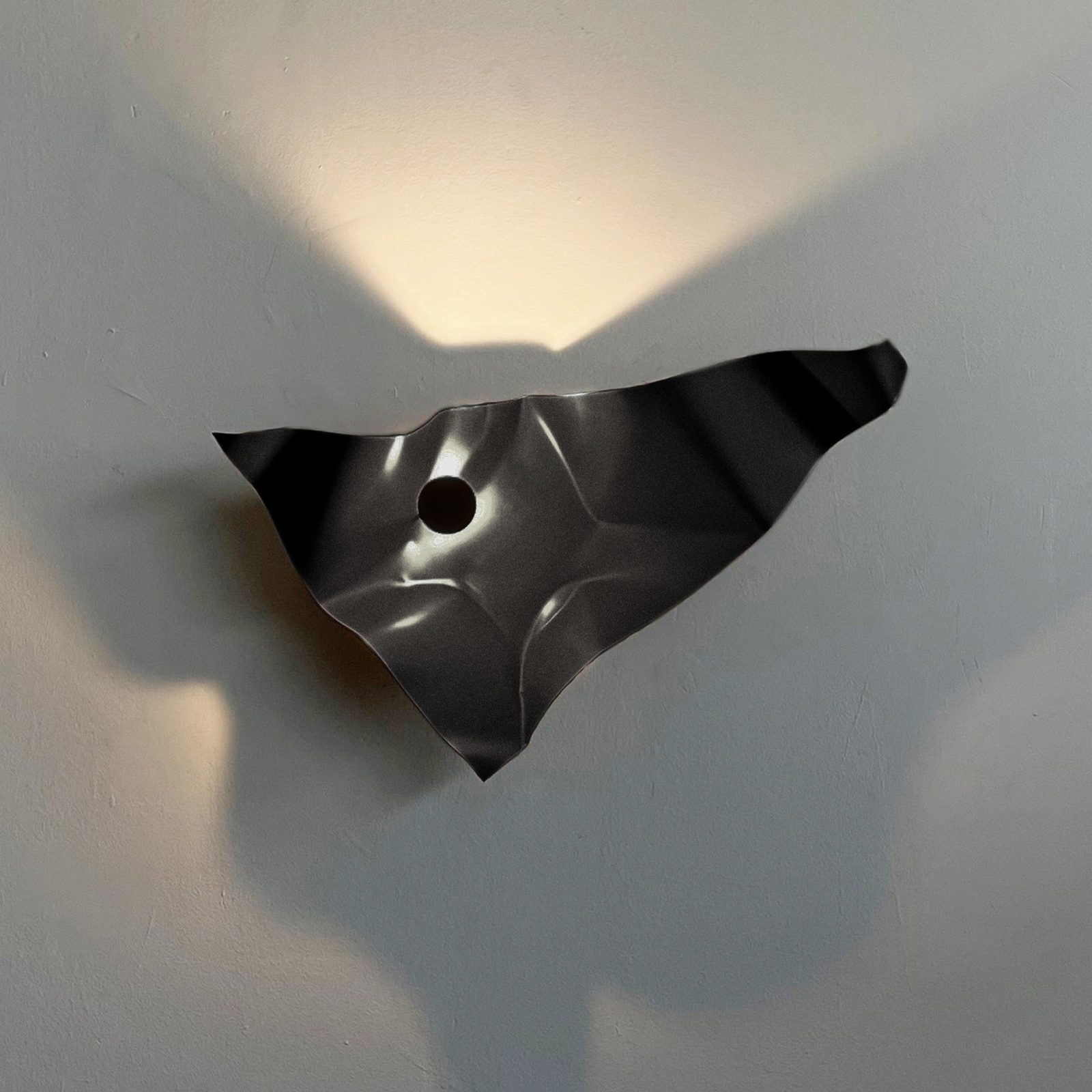 Knikerboker LED wall lamp Zona d'ombra, black, 79 cm