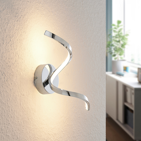 Lindby Seriala LED-Wandleuchte in gedrehtem Design