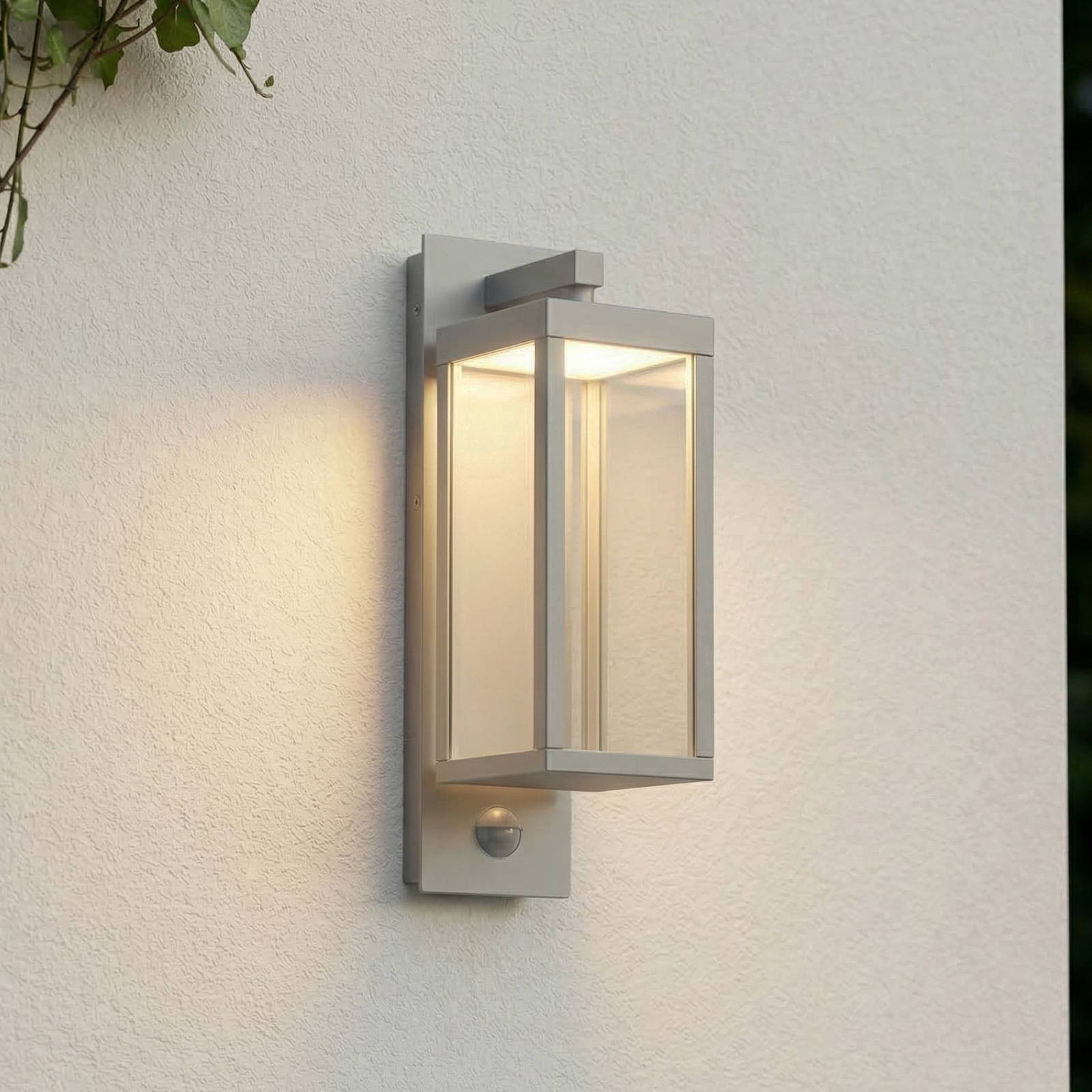 Applique d'extérieur LED Lucande Ferdinand, gris clair, capteur