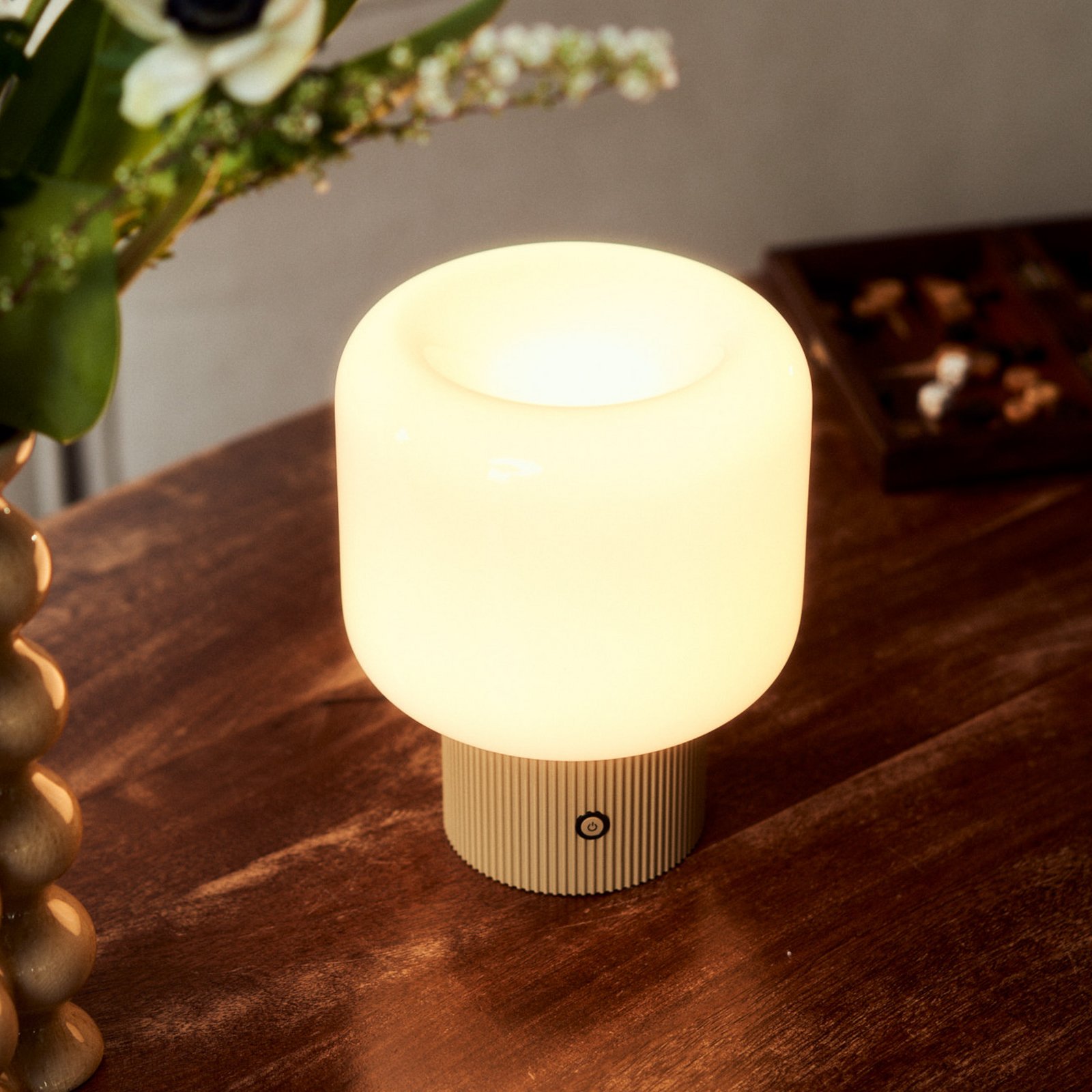 Katrin Palme lampada da tavolo LED ricaricabile beige - Lucande Katrin Palme lampada da tavolo LED ricaricabile beige - Lucande