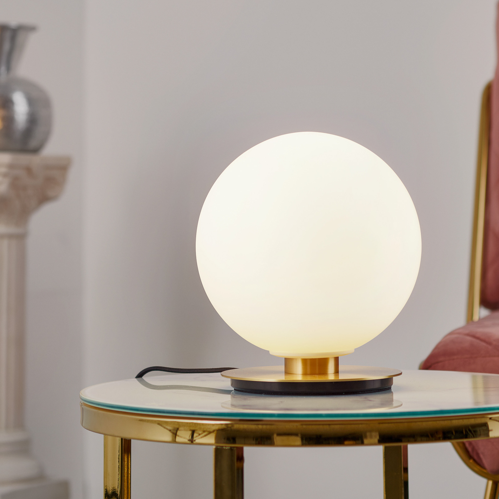 Audo TR Bulb Tischlampe 22 cm Messing/opal