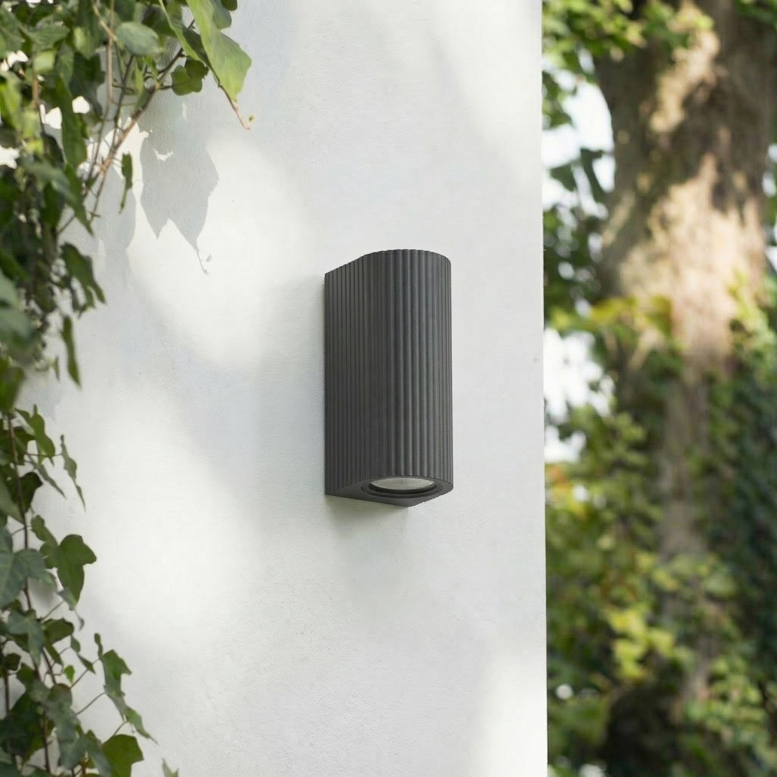 Lindby udendørs væglampe Aluvo, antracit, 16 cm, IP65 Riffel Lindby udendørs væglampe Aluvo, antracit, 16 cm, IP65 Riffel