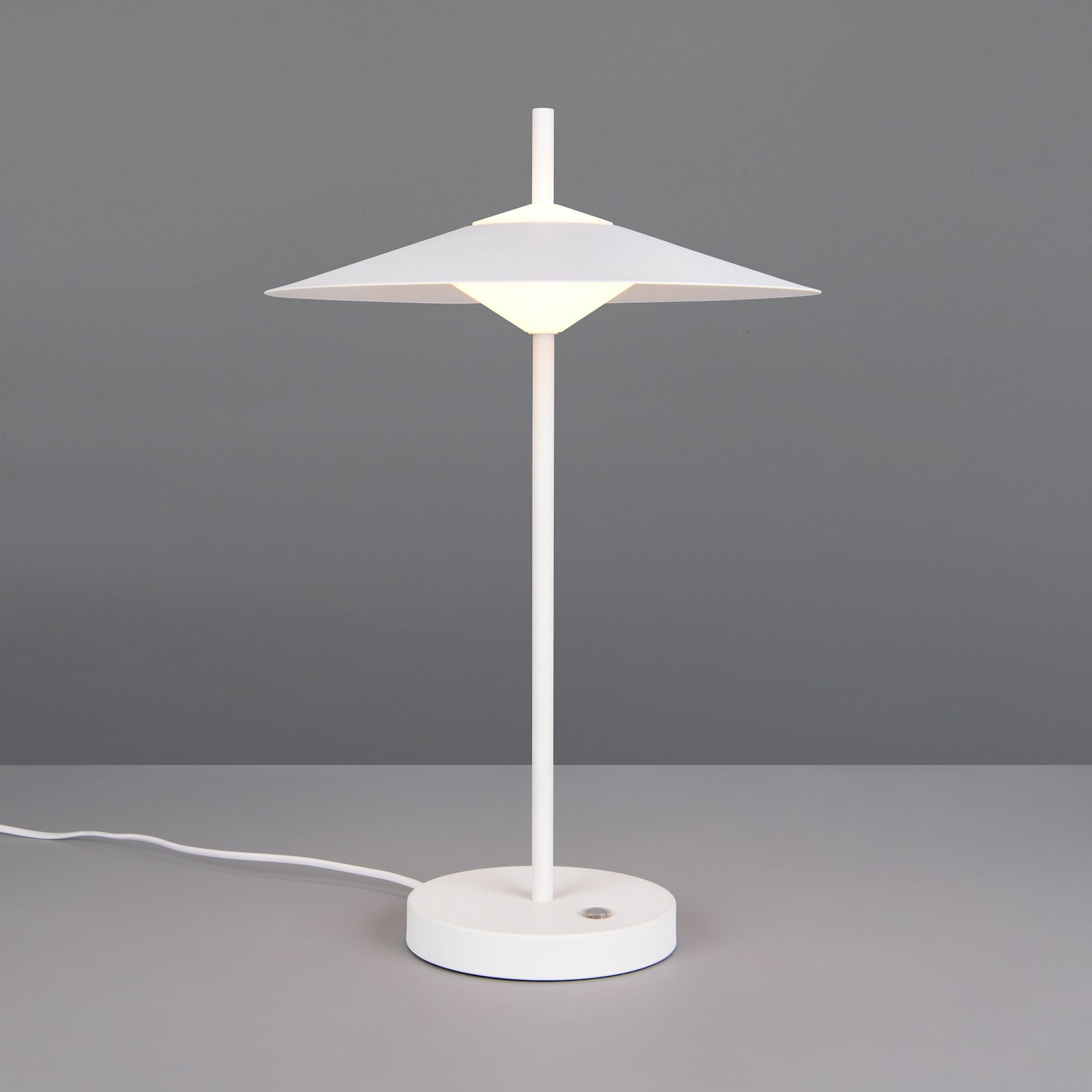 Trio Lighting LED настолна лампа „Амало“, матово бяла, височина 46 см, метал, CCT