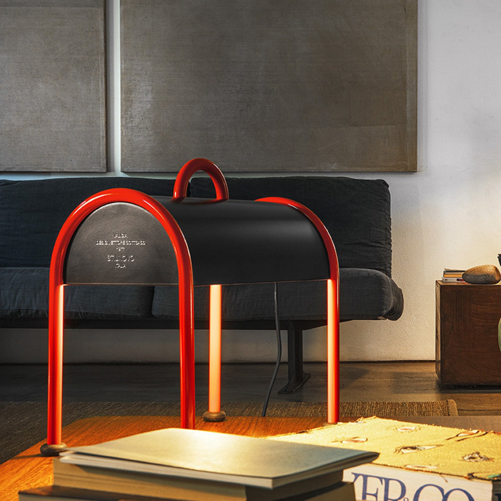 Stilnovo Valigia Lampadar LED de masă și de podea - Camera de zi / sufragerie - design - roșu (RAL 3000) negru - Metal