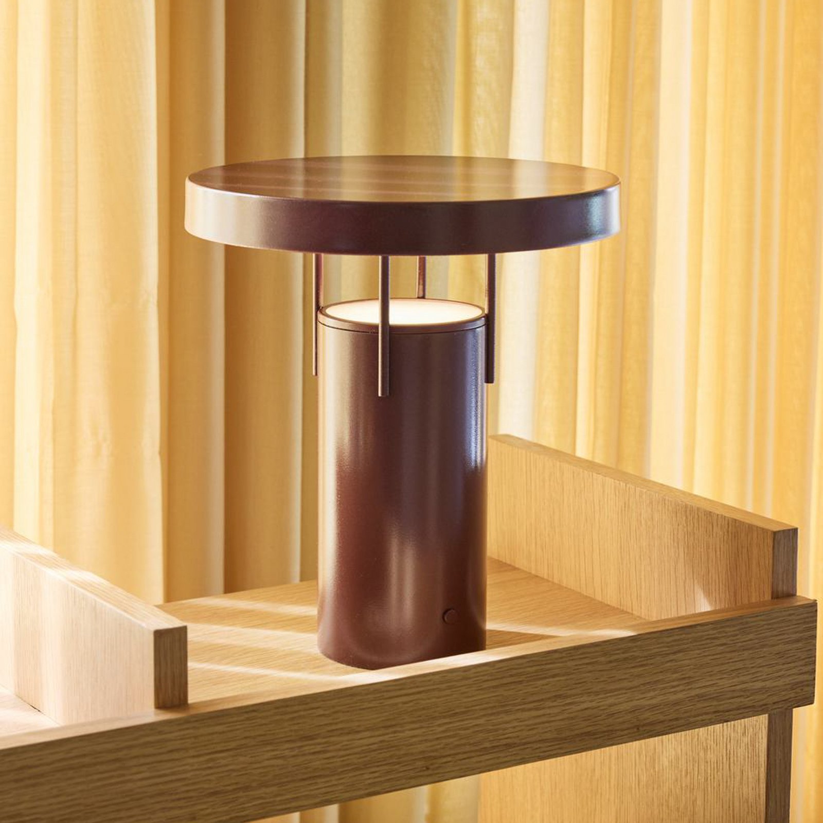 lampe à poser LED rechargeable BringMe bordeaux métallisé 28 cm - HÜBSCH