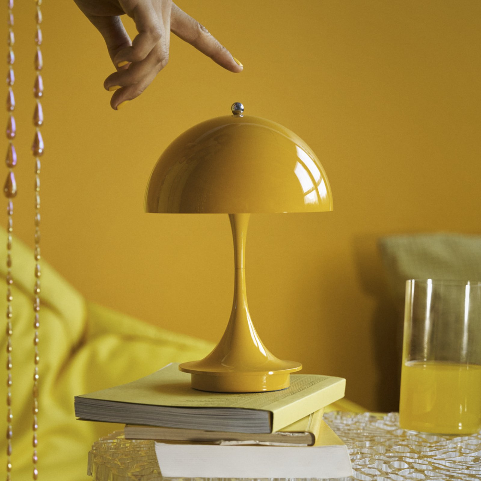 Panthella 160 Portátil Candeeiro de Mesa V3 Opaque Amarelo - Louis Poulsen