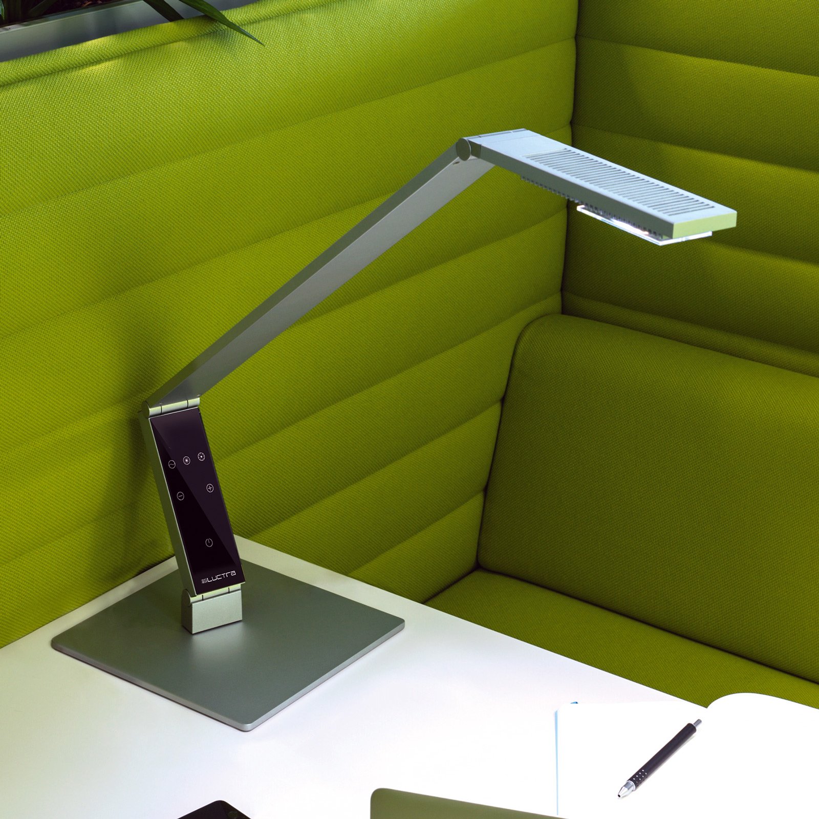 Luctra Table Linear LED da tavolo, base alluminio