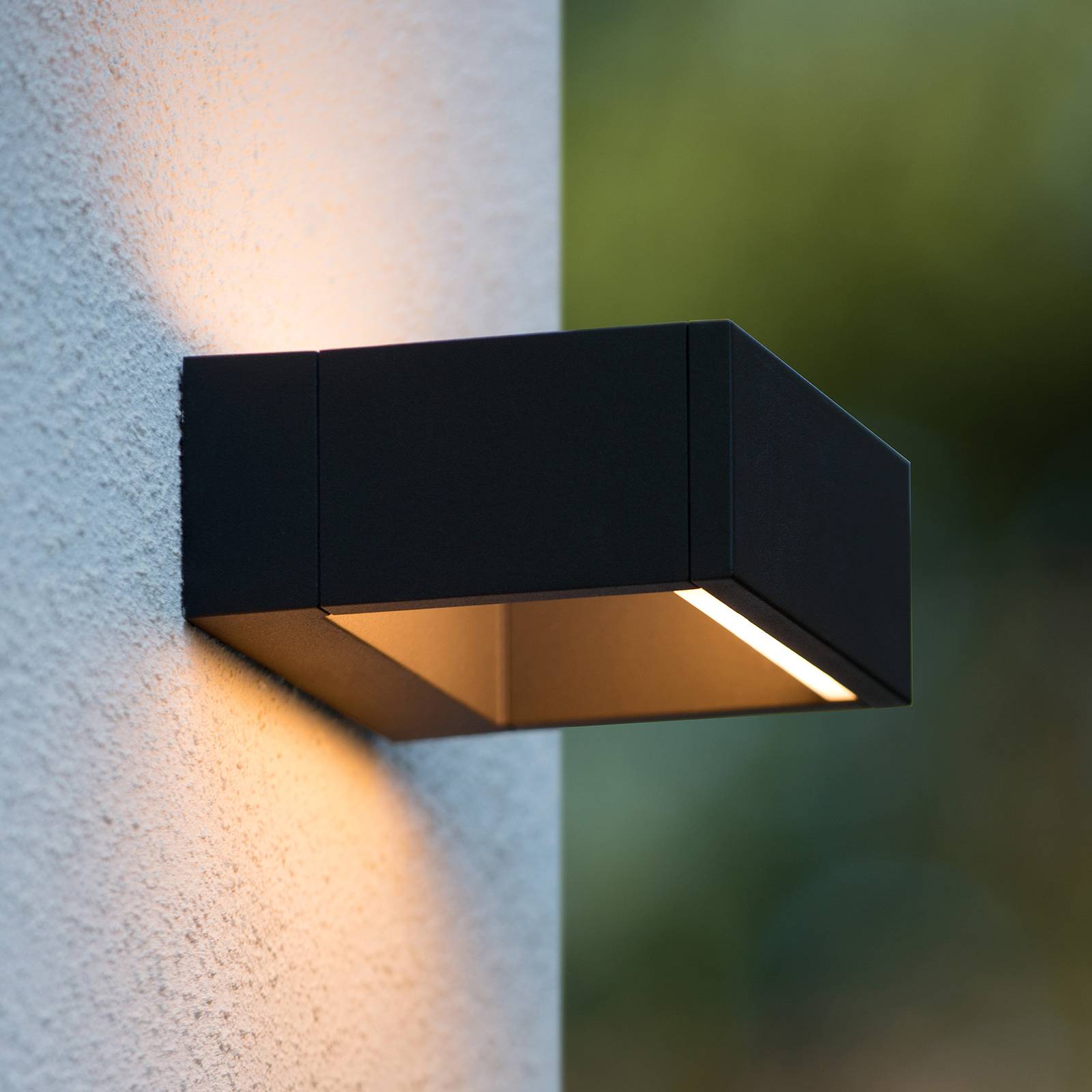 Goa – firkantet udendørs LED-væglampe i sort
