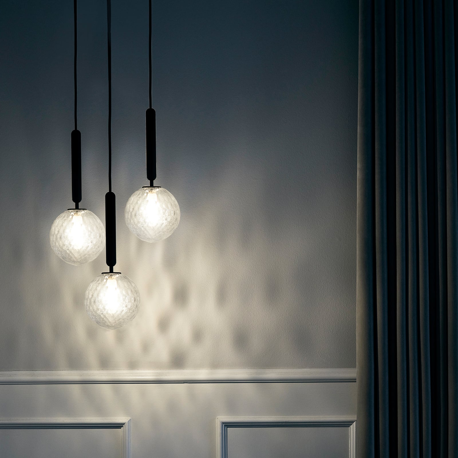 Miira 3 chandelier, grey/clear, Ø 31 cm, 3-bulb - Nuura