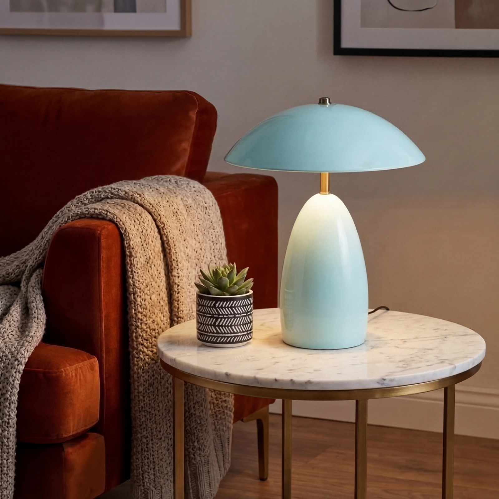 Lampa stołowa LED Poppy, jasnoniebieska, wysokość 35 cm, metalowa, ściemniana Lampa stołowa LED Poppy, jasnoniebieska, wysokość 35 cm, metalowa, ściemniana
